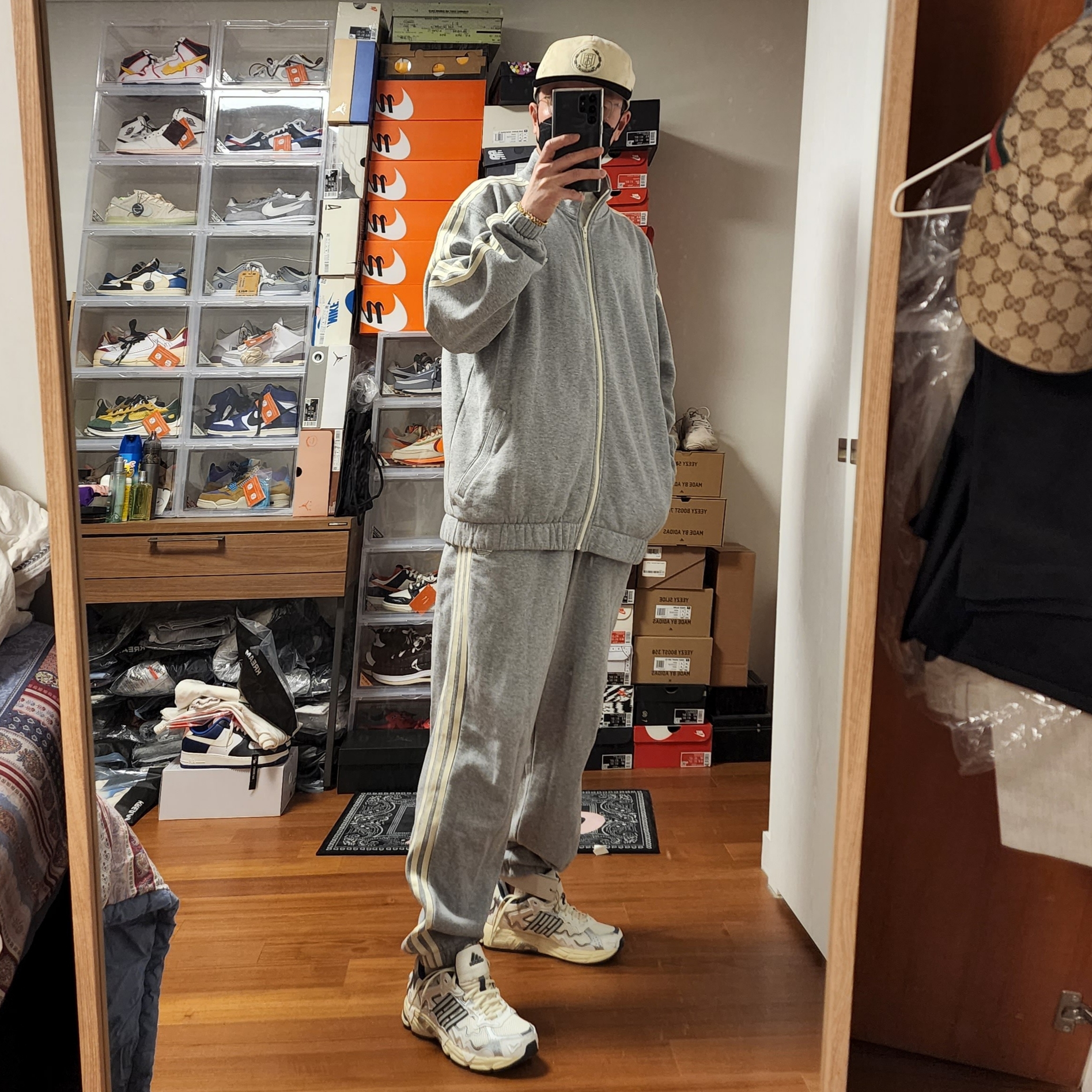 Jordan x Russell Westbrook Honor the Gift Cap, Adidas x Bad Bunny Response CL White Sand 착용 스타일 - 1