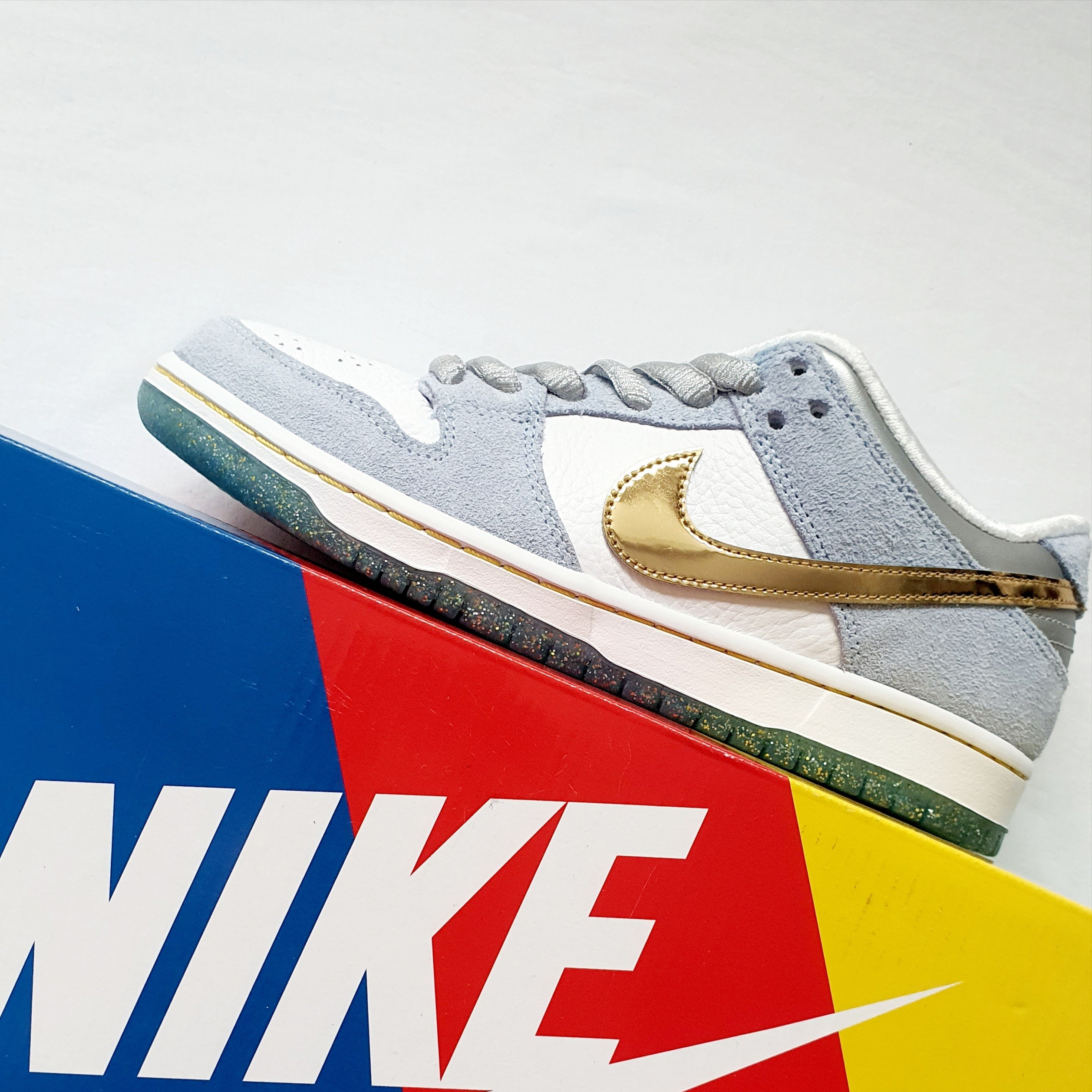 Nike x Sean Cliver SB Dunk Low Holiday Special 착용 스타일 - 4