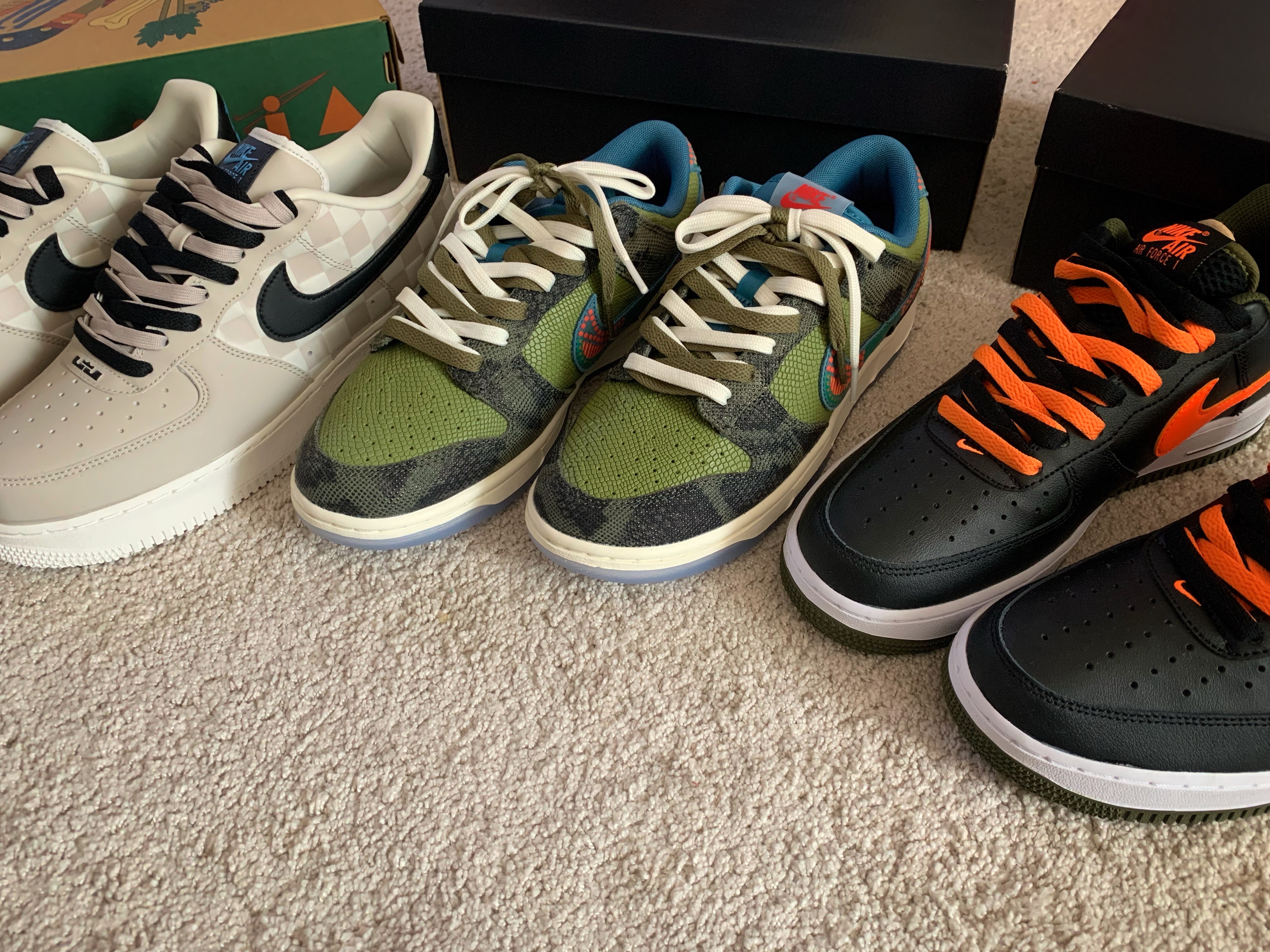 Nike Air Force 1 '07 QS LBJ, Nike Dunk Low Premium Siempre Familia 착용 스타일
