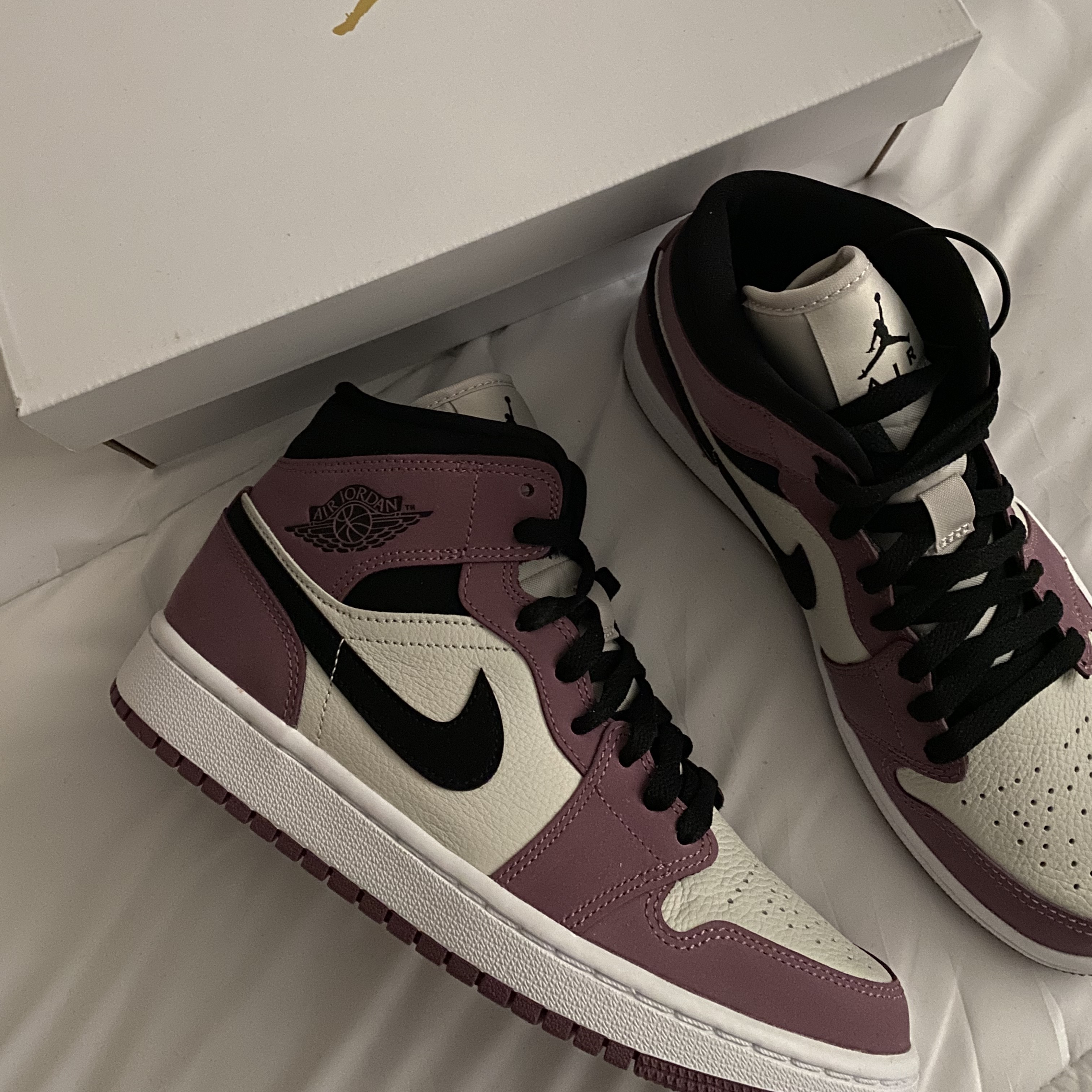 (W) Jordan 1 Mid SE Light Mulberry 착용 스타일