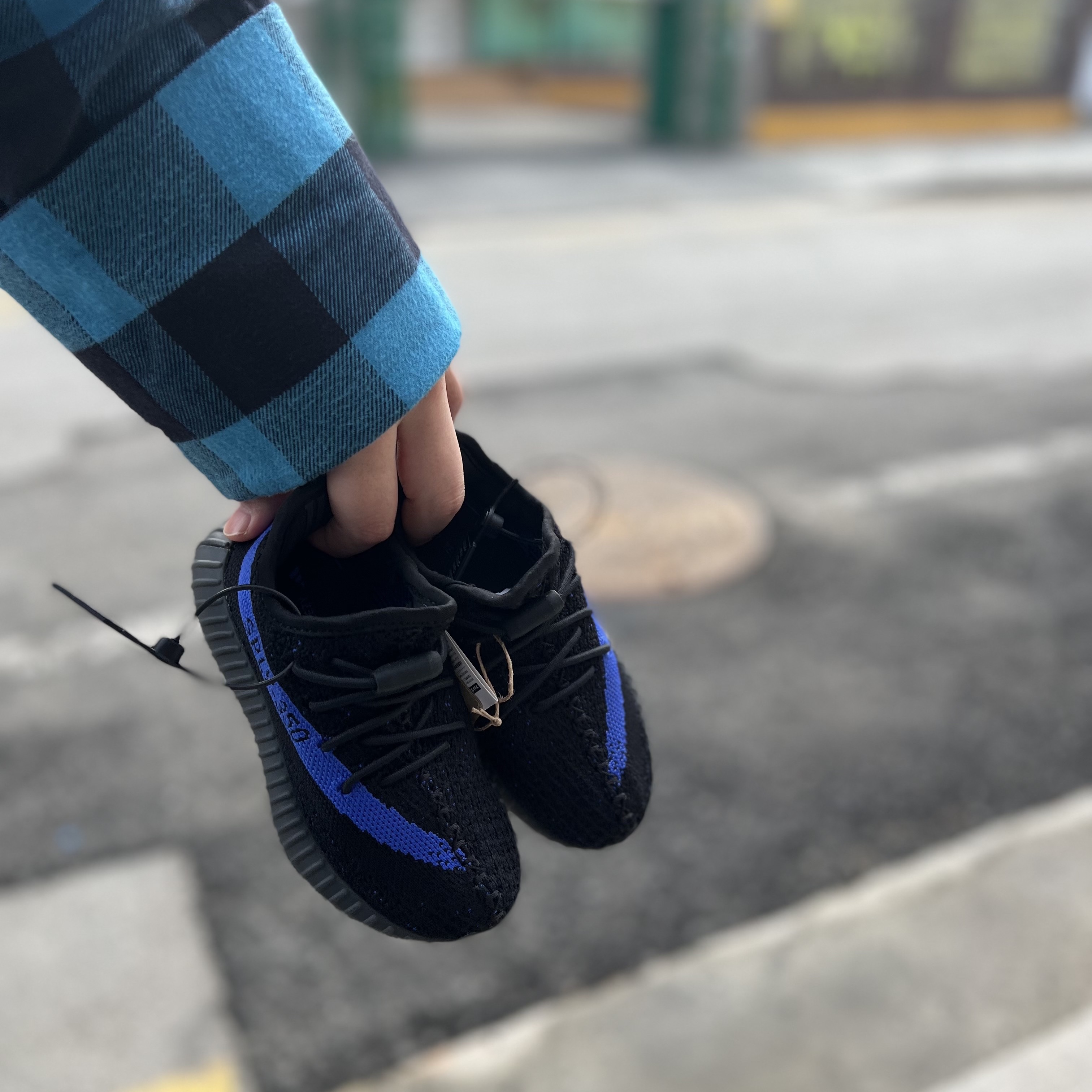 (Infant) Adidas Yeezy Boost 350 V2 Dazzling Blue 착용 스타일