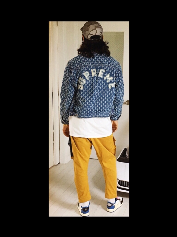 Supreme Hole Punch Denim Trucker Jacket Blue - 20SS, Jordan 1 x Travis Scott x Fragment Retro Low OG SP Military Blue 착용 스타일 - 2