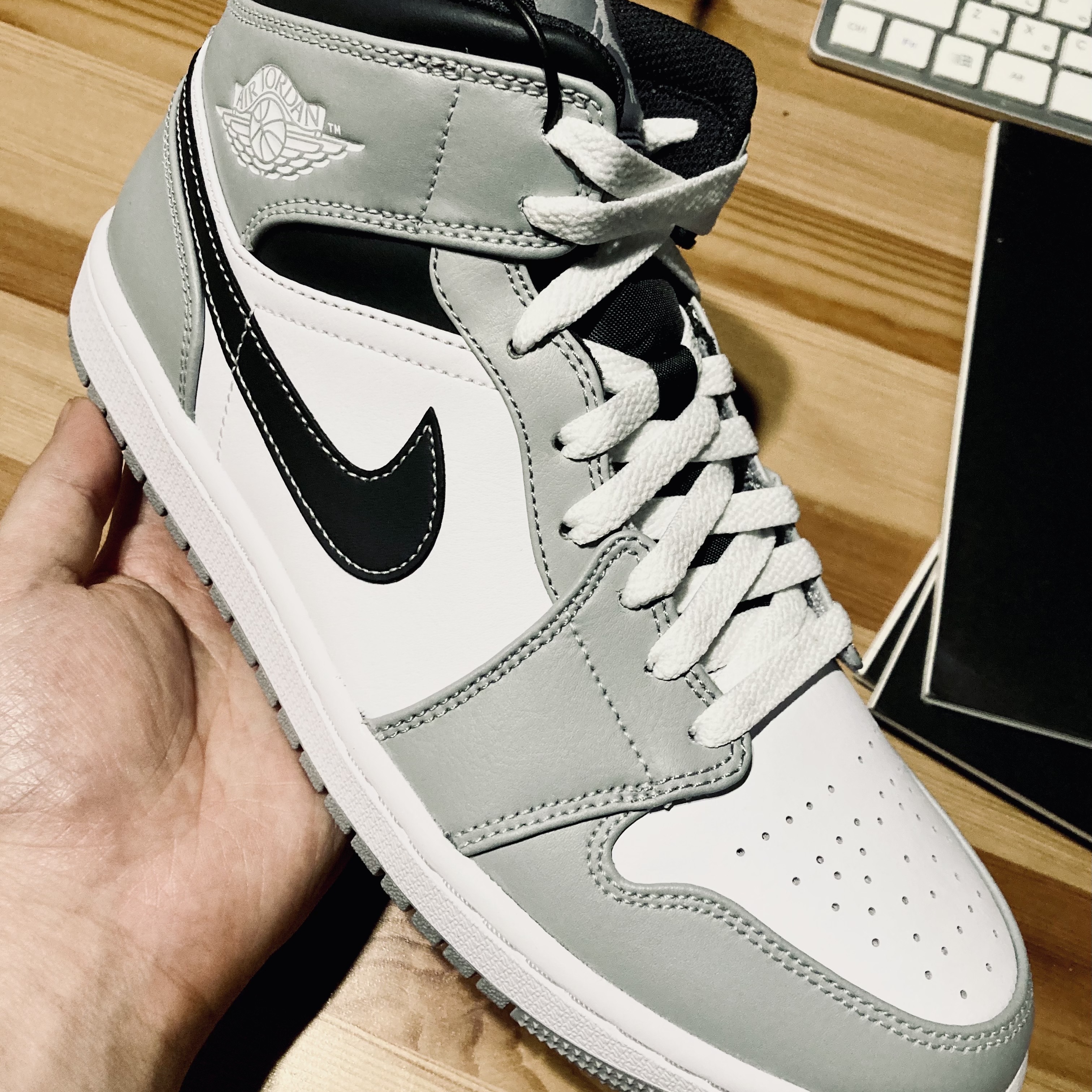Jordan 1 Mid Light Smoke Grey Anthracite 착용 스타일