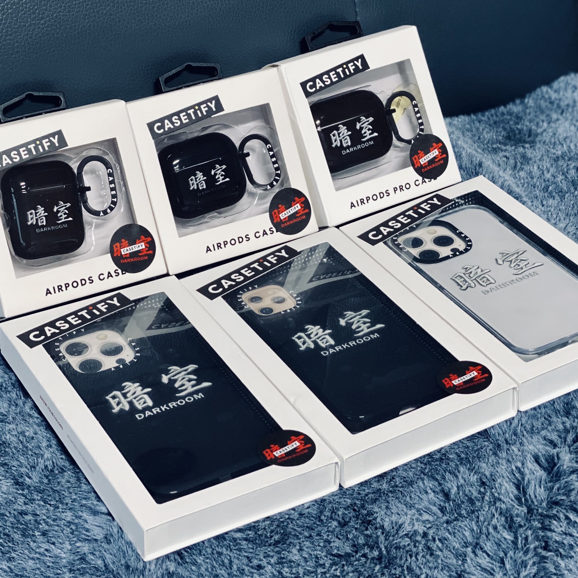 Casetify x Darkr8m Studio Silver Stitch Logo AirPods Pro Case TPU Black, Casetify x Darkr8m Studio Silver Stitch Logo Impact iPhone Case Double Black μ°©μ© μ€νμΌ