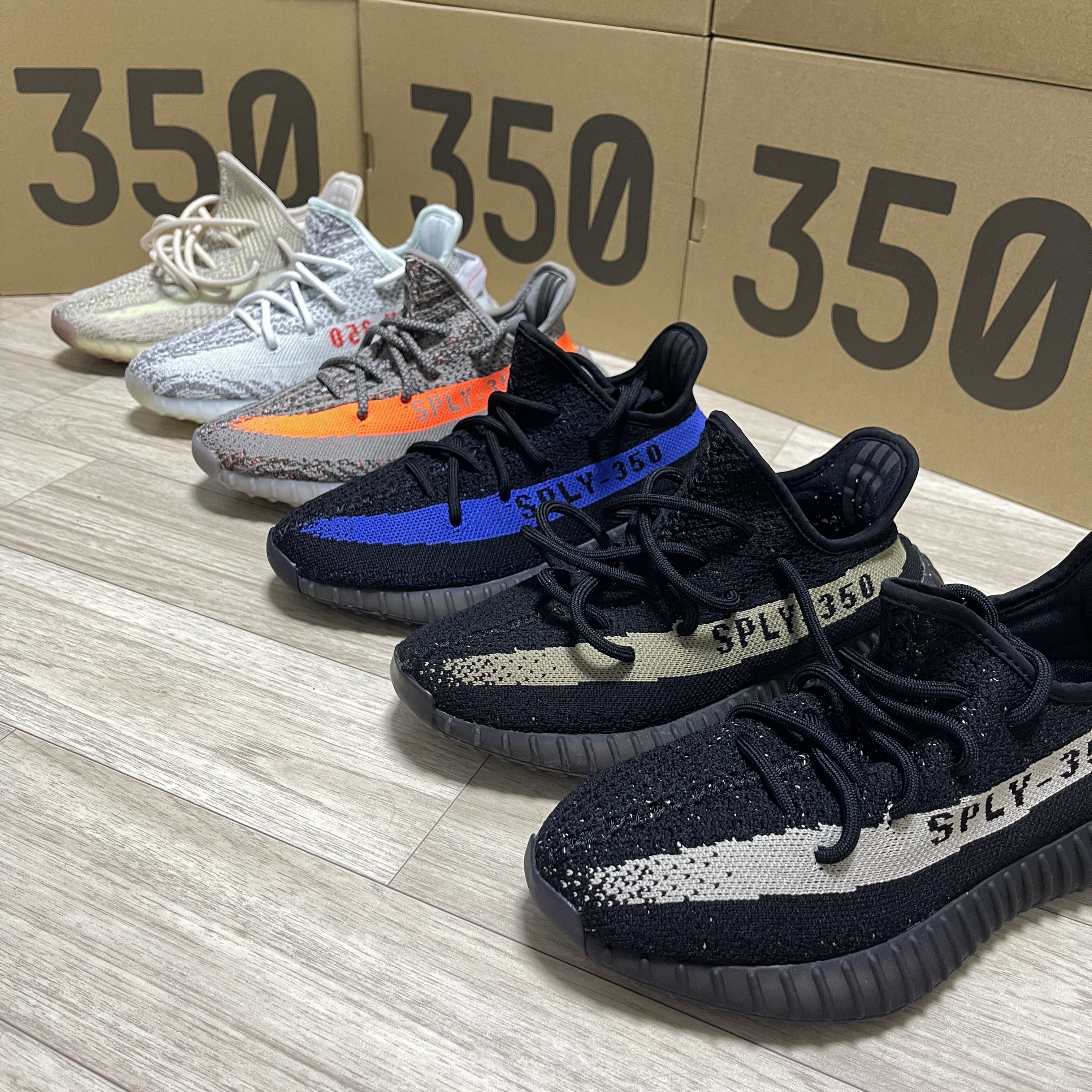 Adidas Yeezy Boost 350 V2 Core Black White 2022, Adidas Yeezy Boost 350 V2 Core Black Green 착용 스타일 - 1