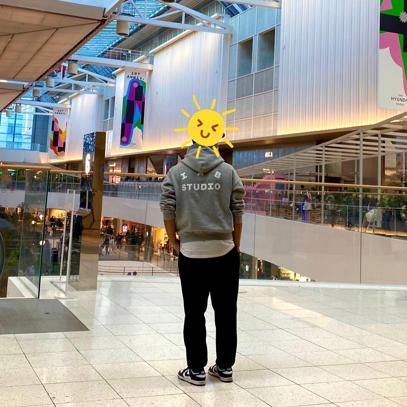 IAB Studio Sweatpants Black White - 22SS, IAB Studio Hoodie Gray - 21SS 착용 스타일