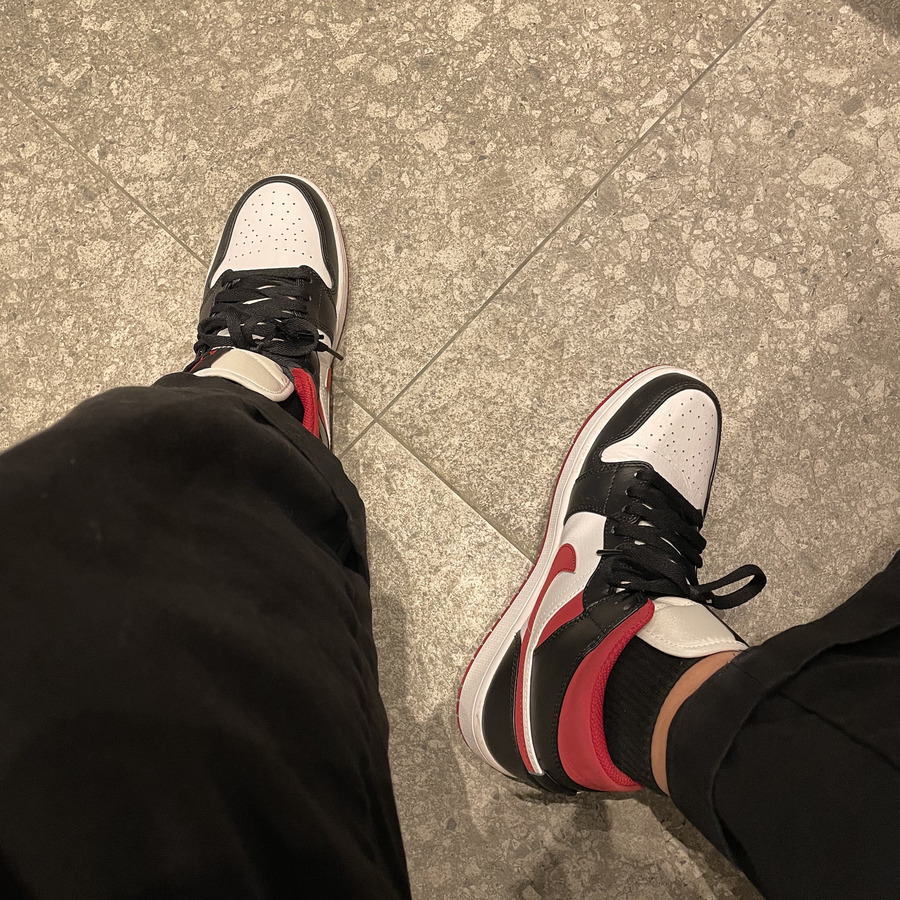 Jordan 1 Mid Gym Red Black White 착용 스타일