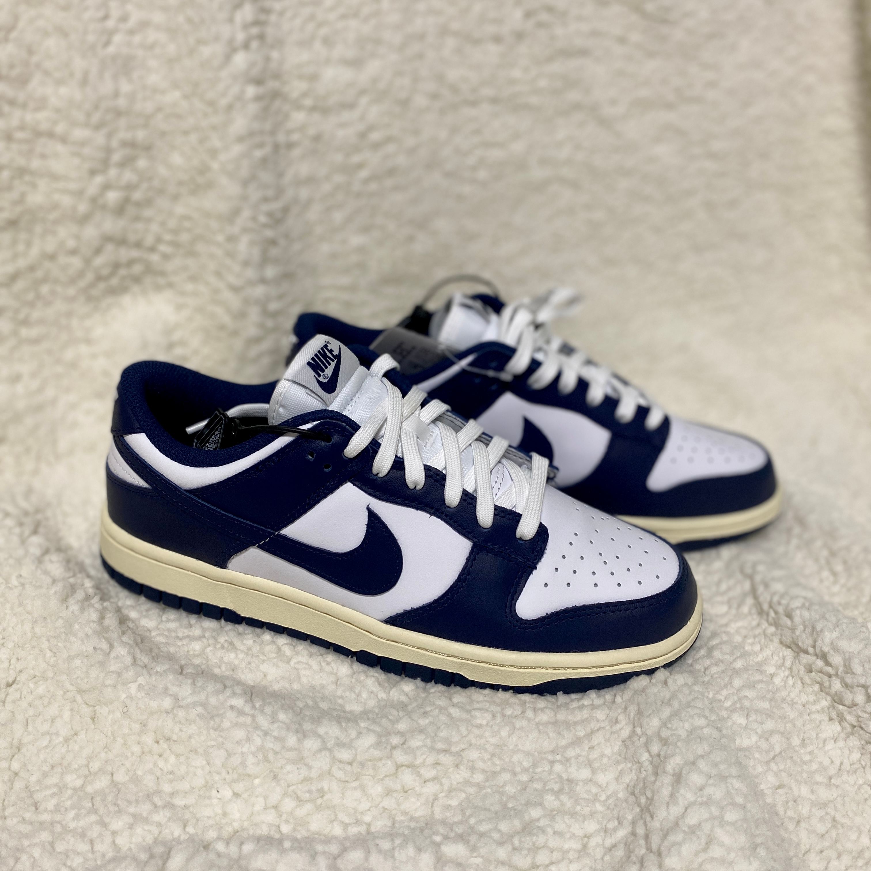 (W) Nike Dunk Low Vintage Midnight Navy 착용 스타일
