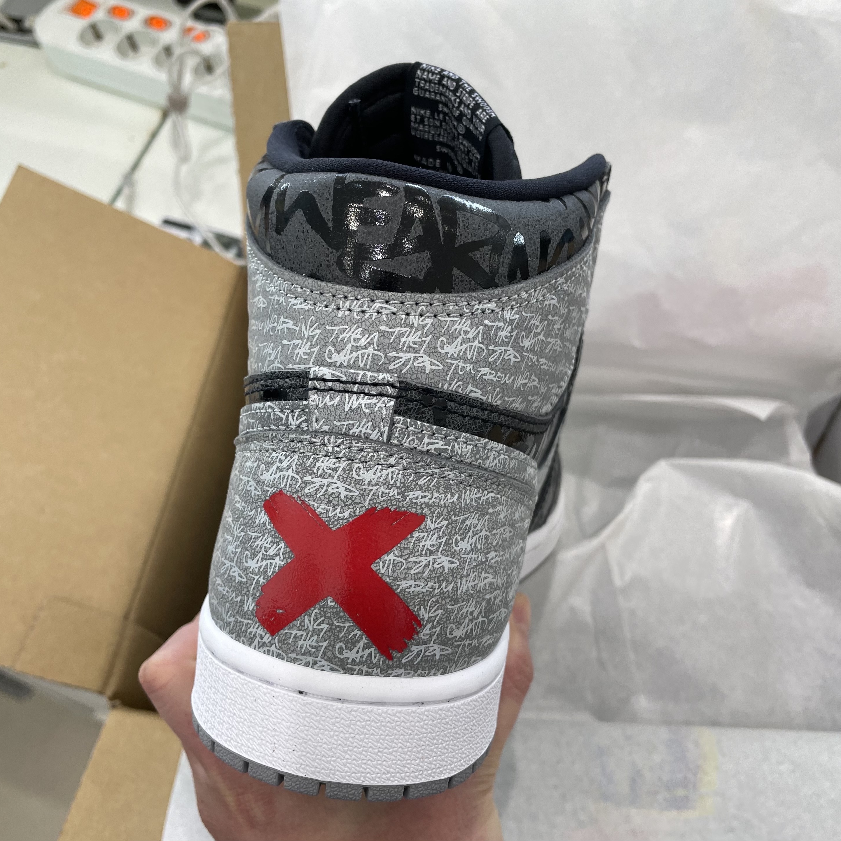 Jordan 1 Retro High OG Rebellionaire 착용 스타일 - 1