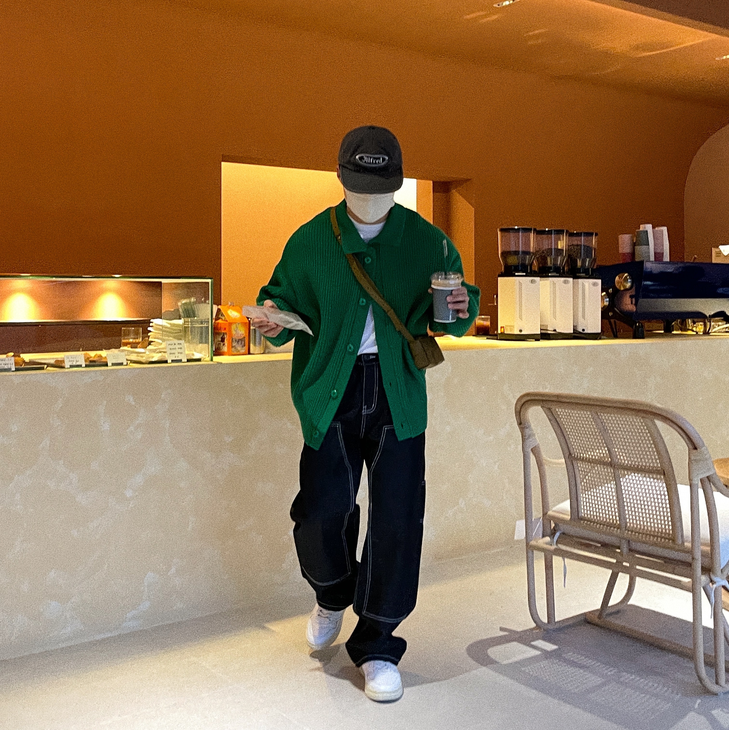 Autry Medalist Low Leather Sneakers White, Bottega Veneta Mini Leather Cassette Acorn 착용 스타일 - 5