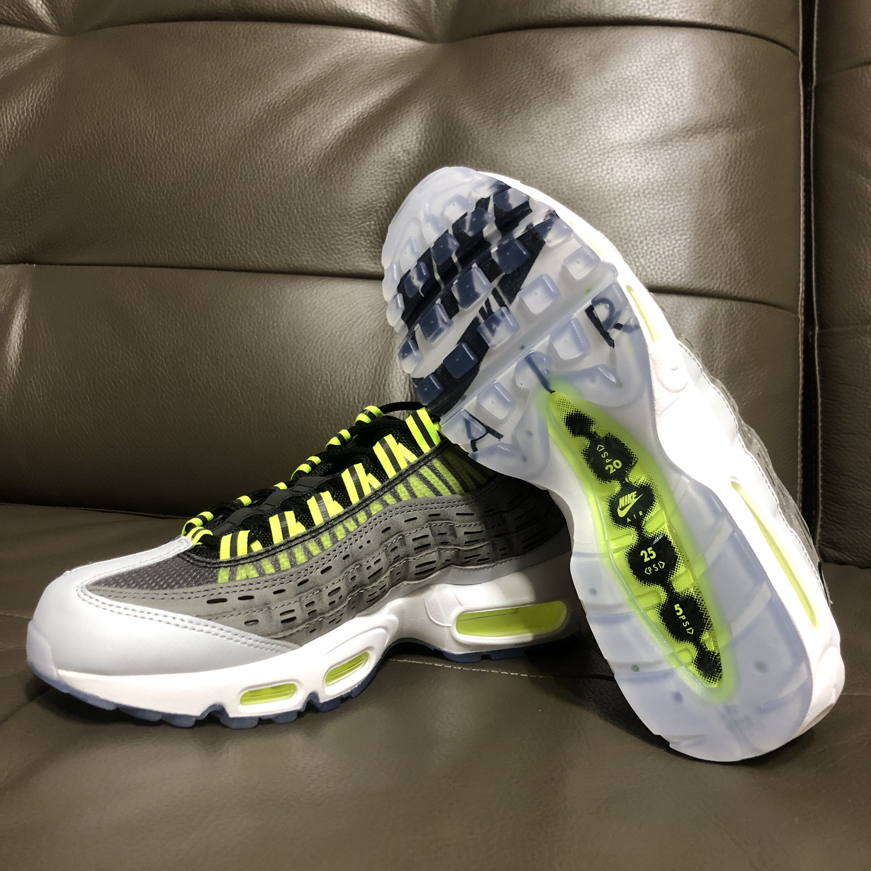 Nike x Kim Jones Air Max 95 Volt 착용 스타일 - 1