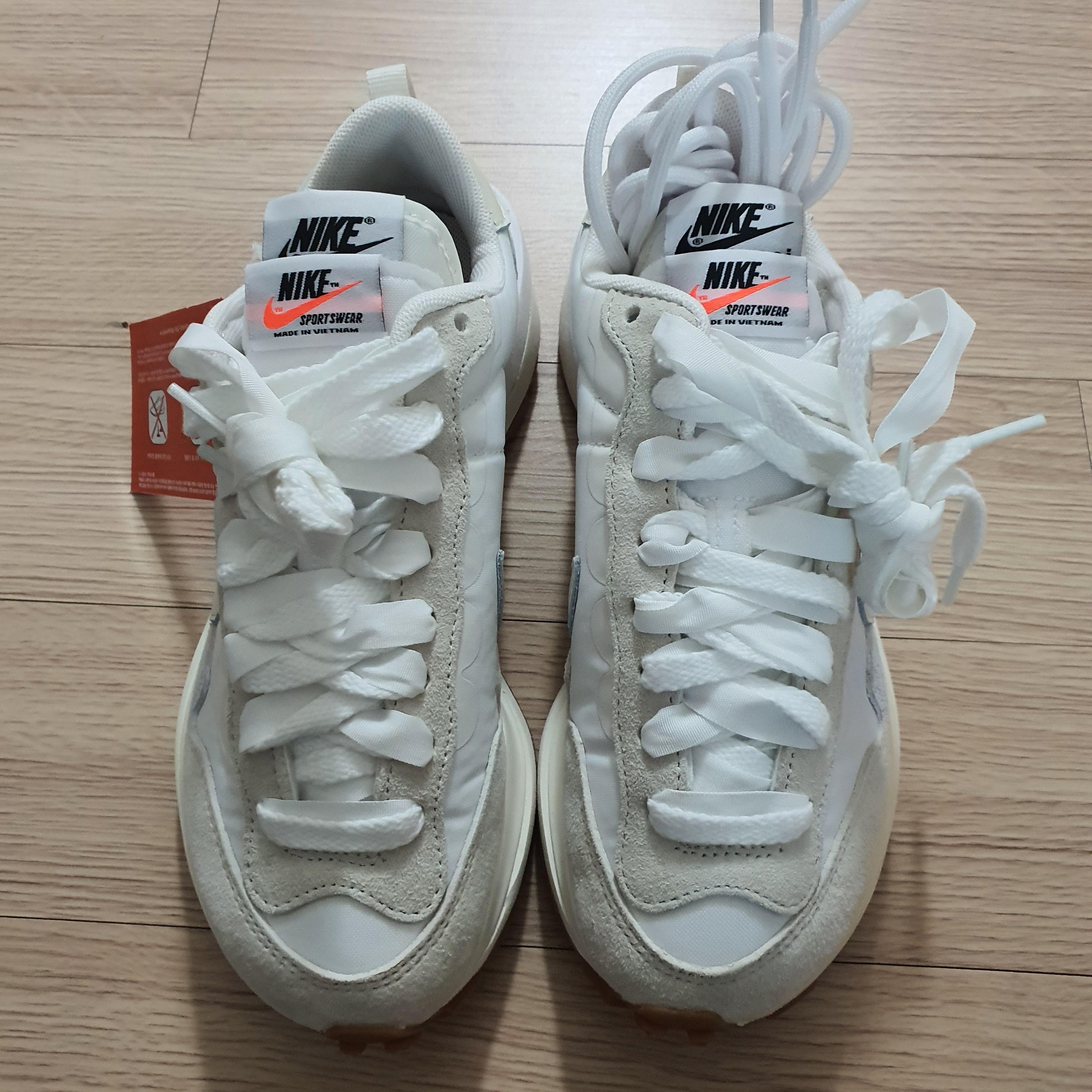 Nike x Sacai VaporWaffle White and Gum 착용 스타일 - 1