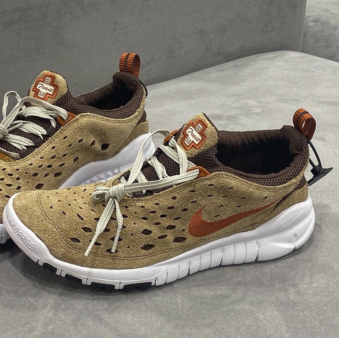 Nike Free Run Trail Dark Rriftwood 착용 스타일 - 1
