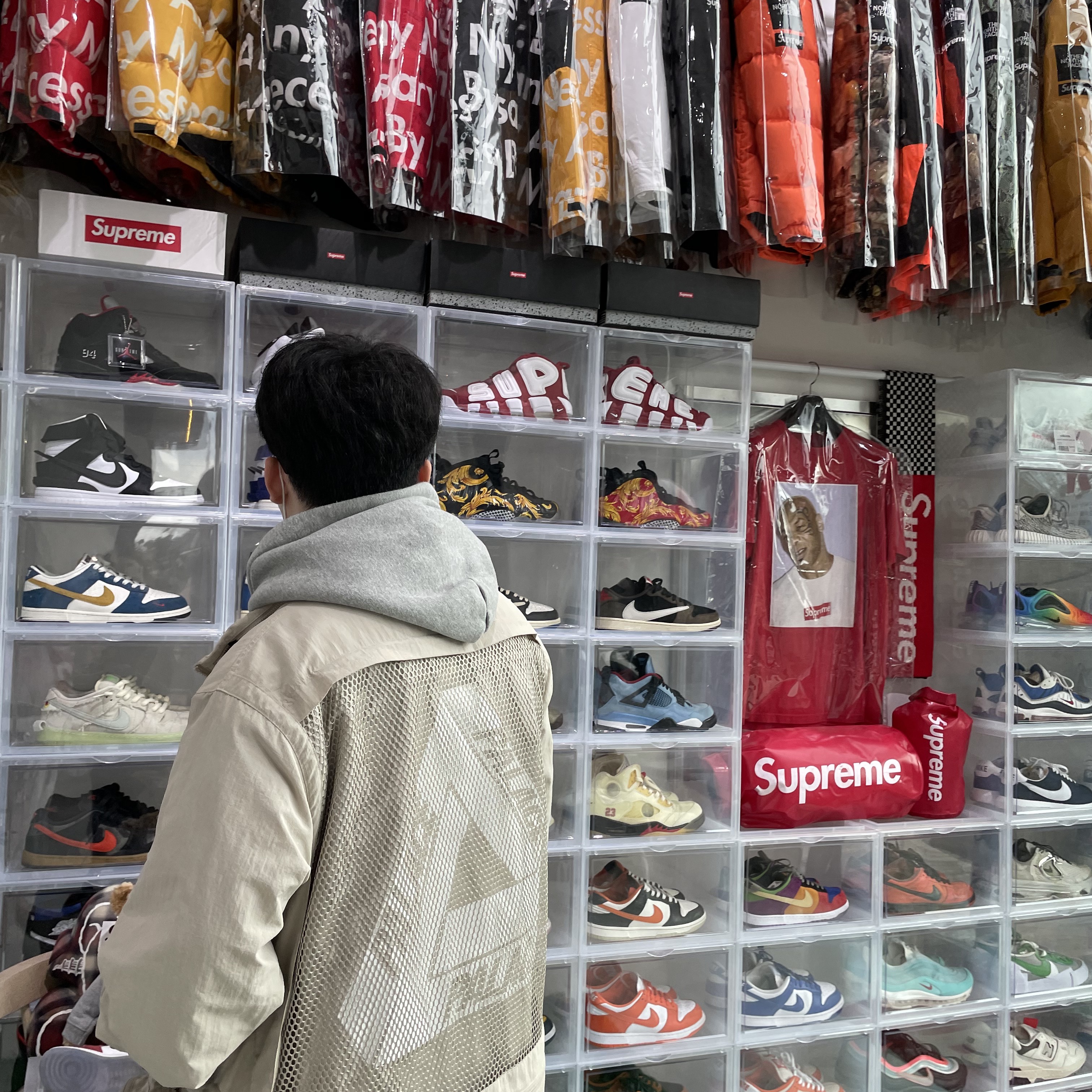 Palace Bare Storage Jacket Stone - 20SS, IAB Studio Hoodie Gray - 21SS 착용 스타일
