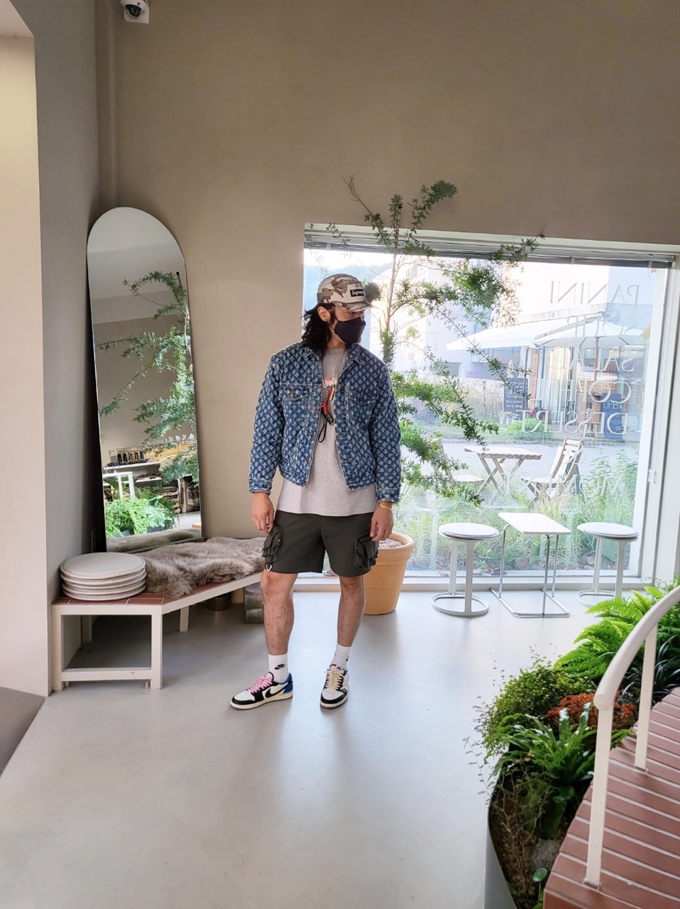 Supreme Hole Punch Denim Trucker Jacket Blue - 20SS, Jordan 1 x Travis Scott x Fragment Retro Low OG SP Military Blue 착용 스타일 - 3