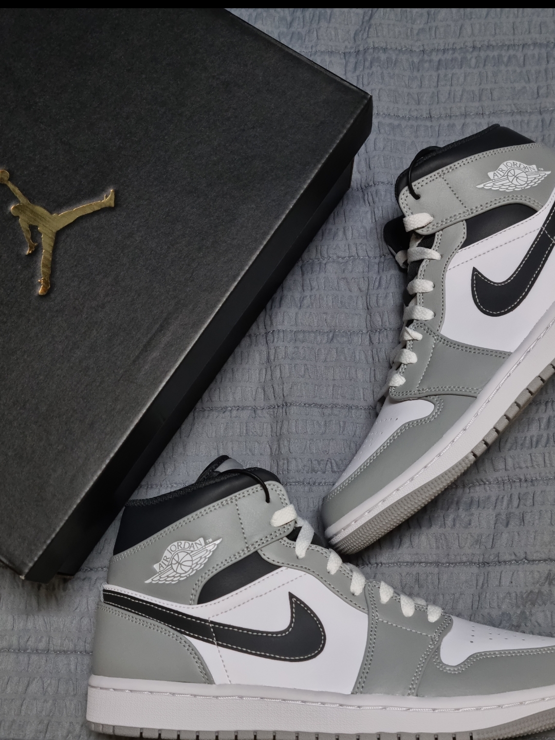 Jordan 1 Mid Light Smoke Grey Anthracite 착용 스타일 - 1