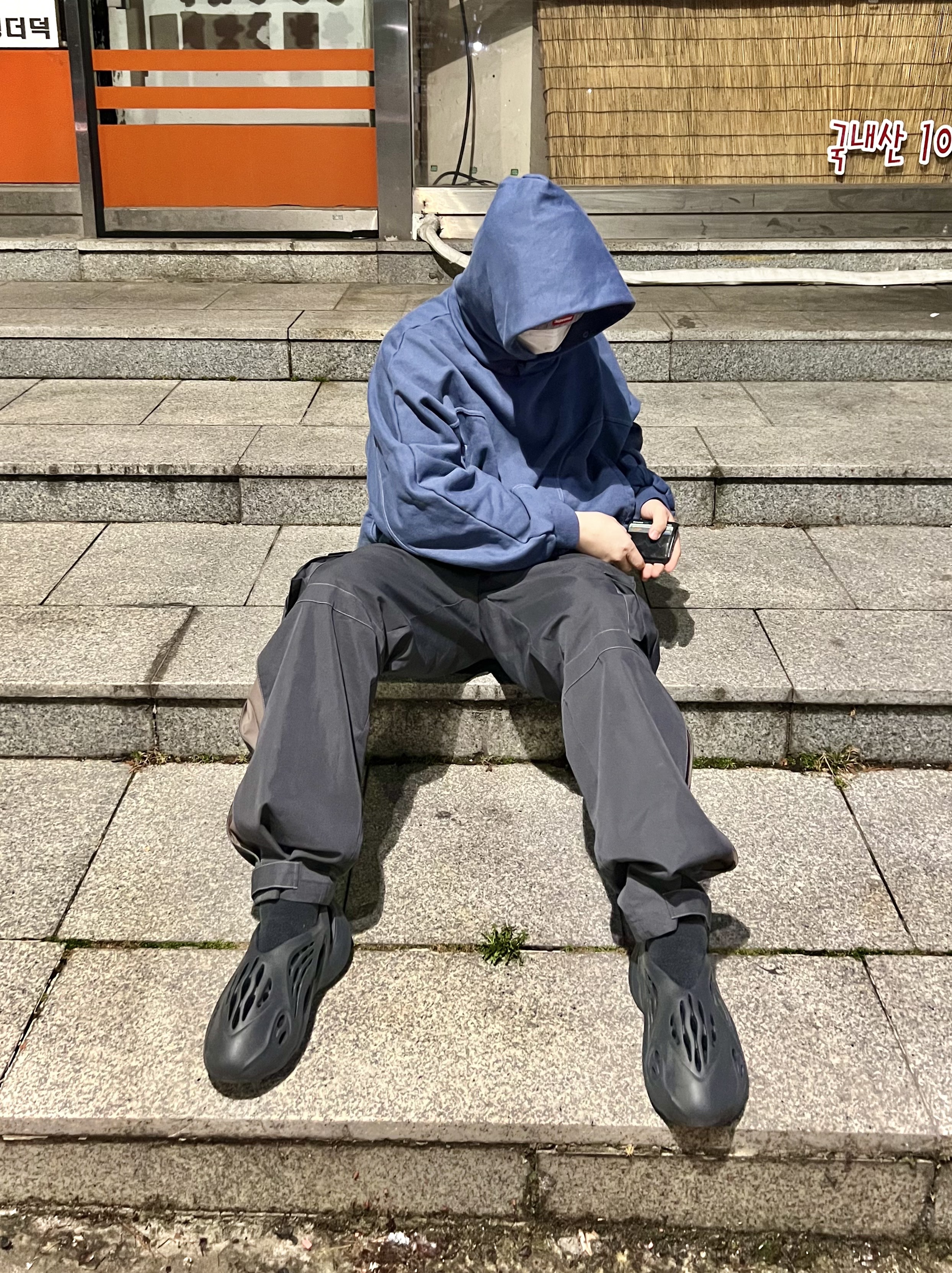 Supreme Overdyed Beanie Grey - 21SS, Adidas Yeezy Foam RNNR Mineral Blue 착용 스타일 - 2