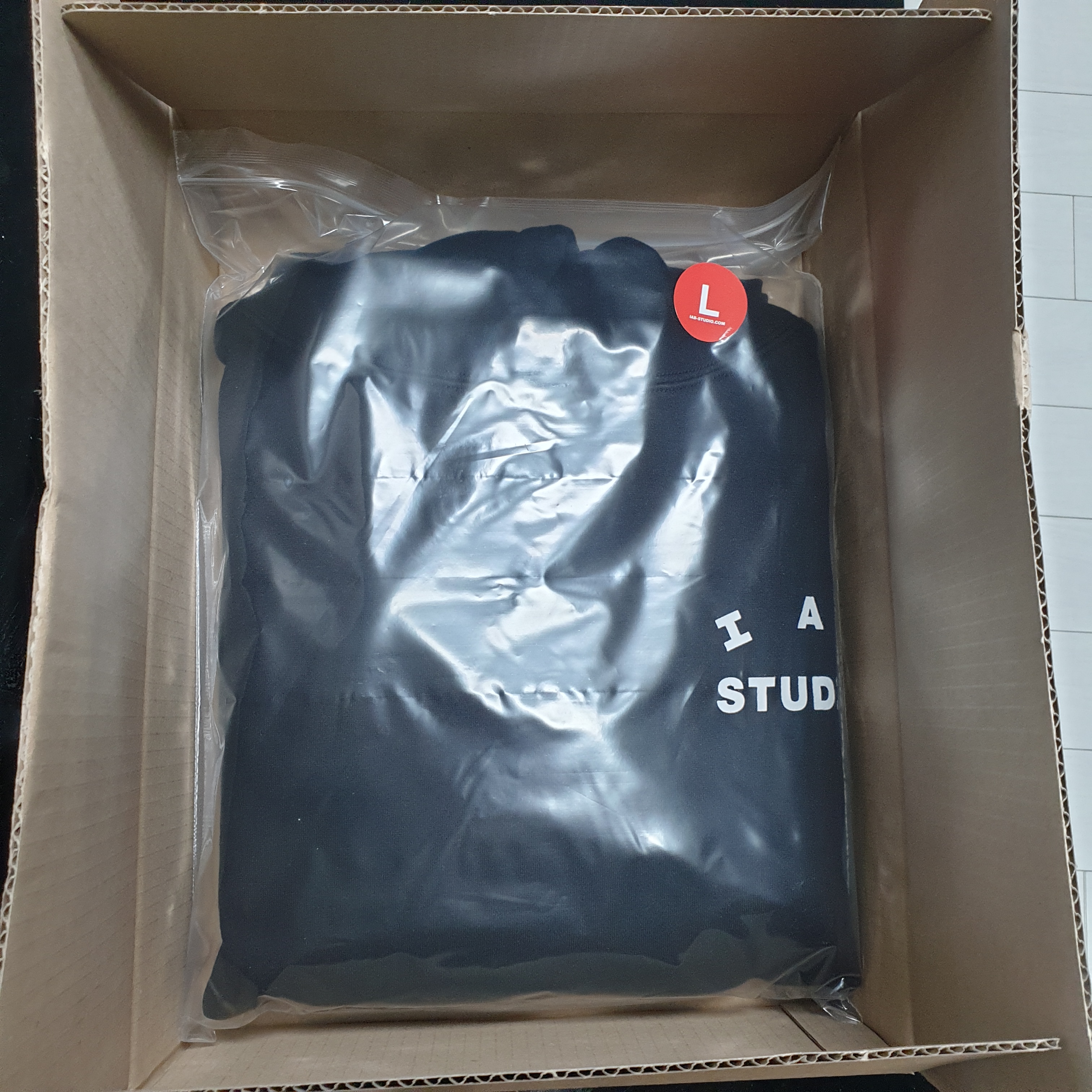 IAB Studio Hoodie Black White 착용 스타일 - 1