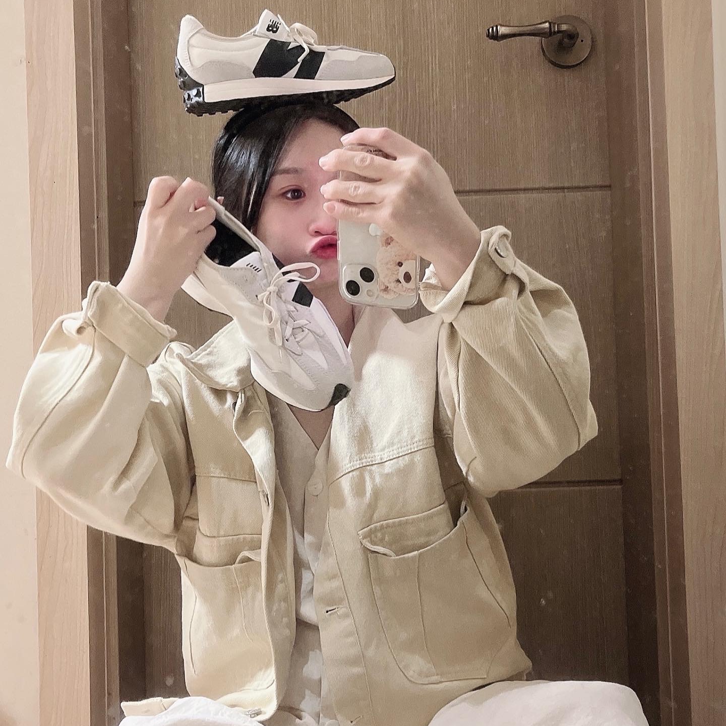 New Balance 327 White Black 착용 스타일