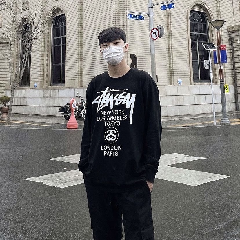 Stussy World Tour LS T-Shirt Black 착용 스타일