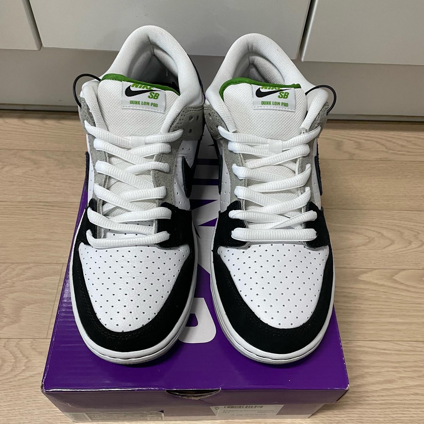 Nike SB Dunk Low Pro Chlorophyll 착용 스타일 - 2
