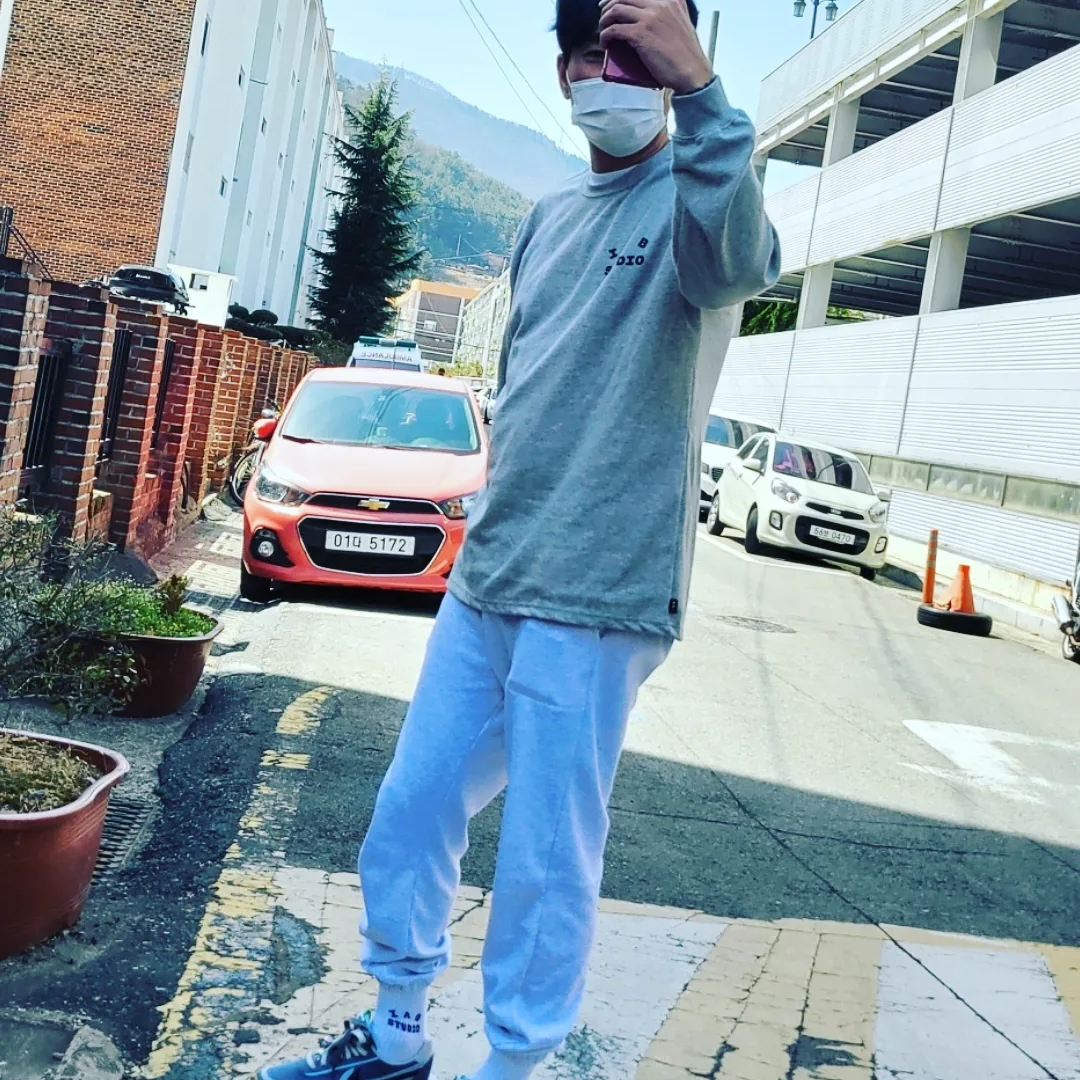 IAB Studio Socks Pack White Gray Brown, Nike x Sacai x Clot LDWaffle Cool Grey 착용 스타일