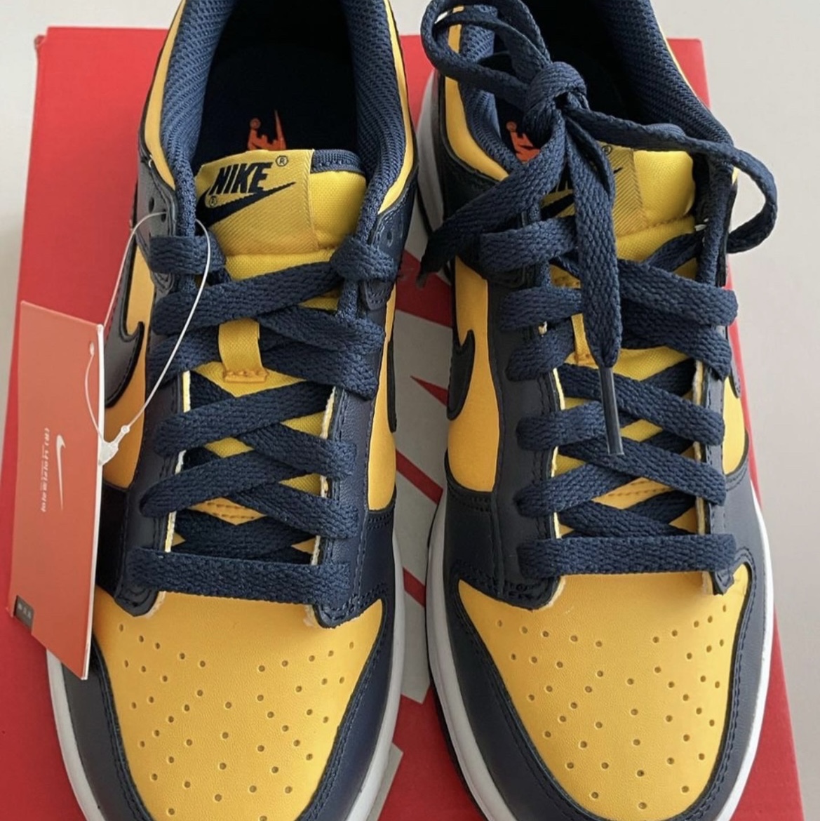 Nike Dunk Low Retro Varsity Maize 착용 스타일