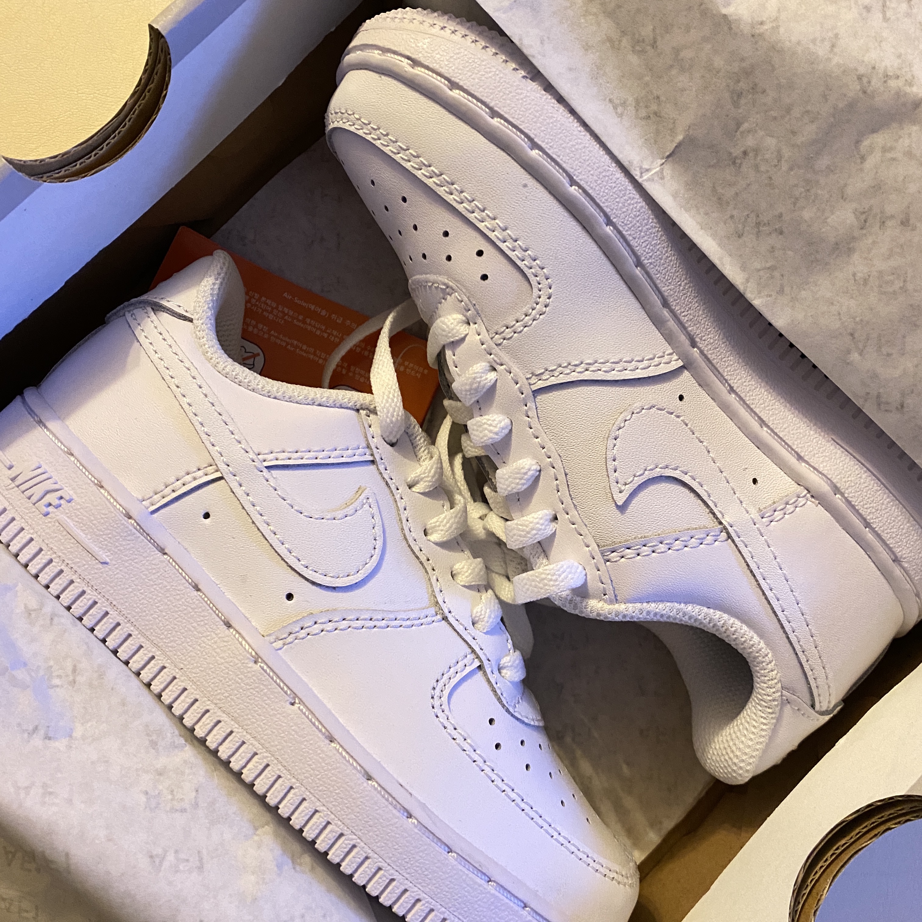 (PS) Nike Force 1 LE Triple White 착용 스타일