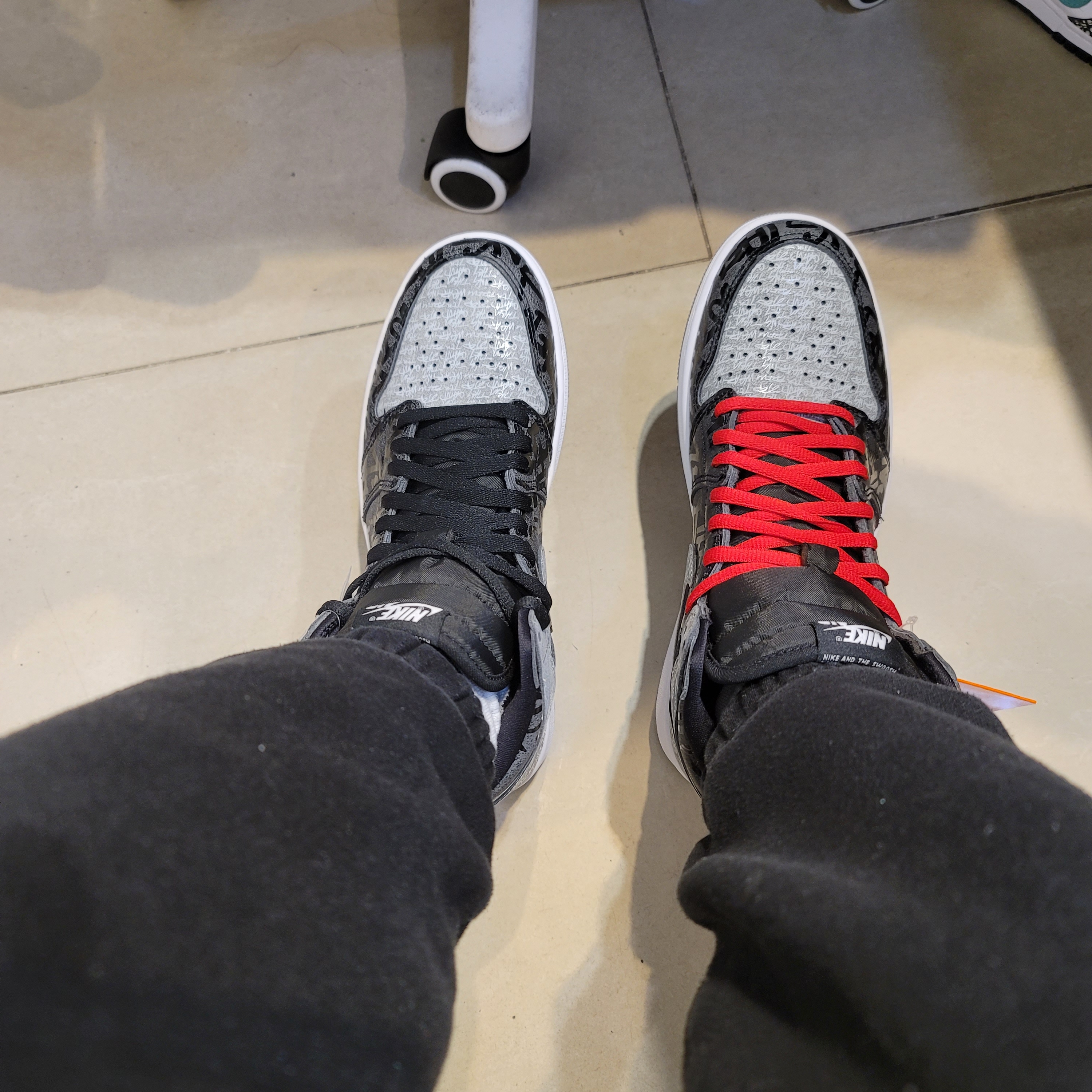 Jordan 1 Retro High OG Rebellionaire 착용 스타일 - 1