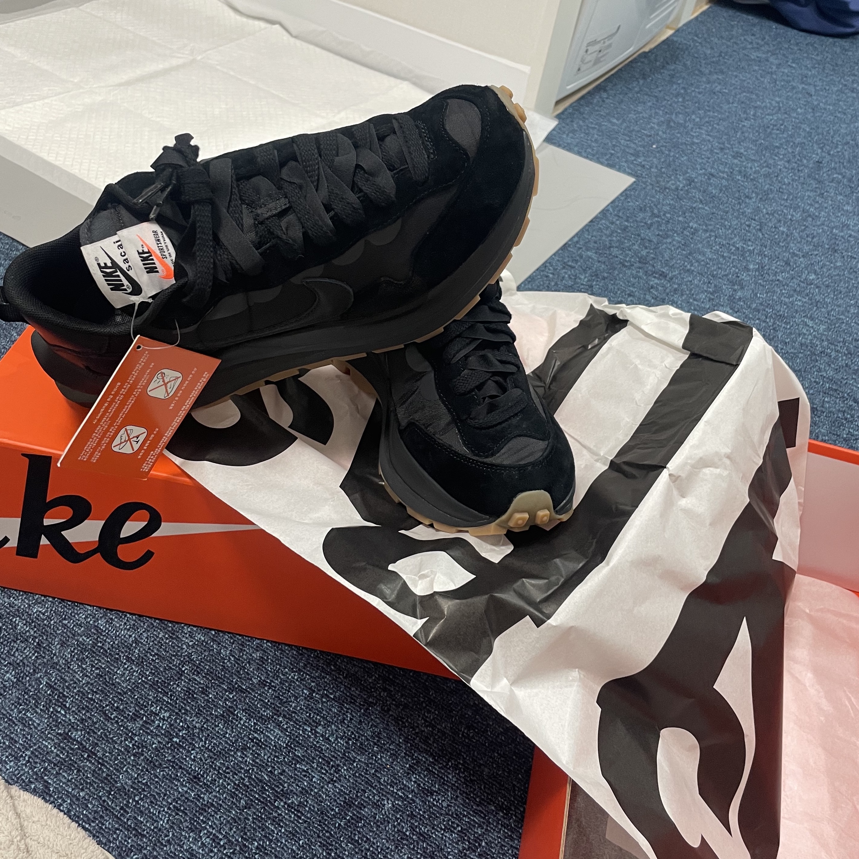 Nike x Sacai VaporWaffle Black and Gum 착용 스타일