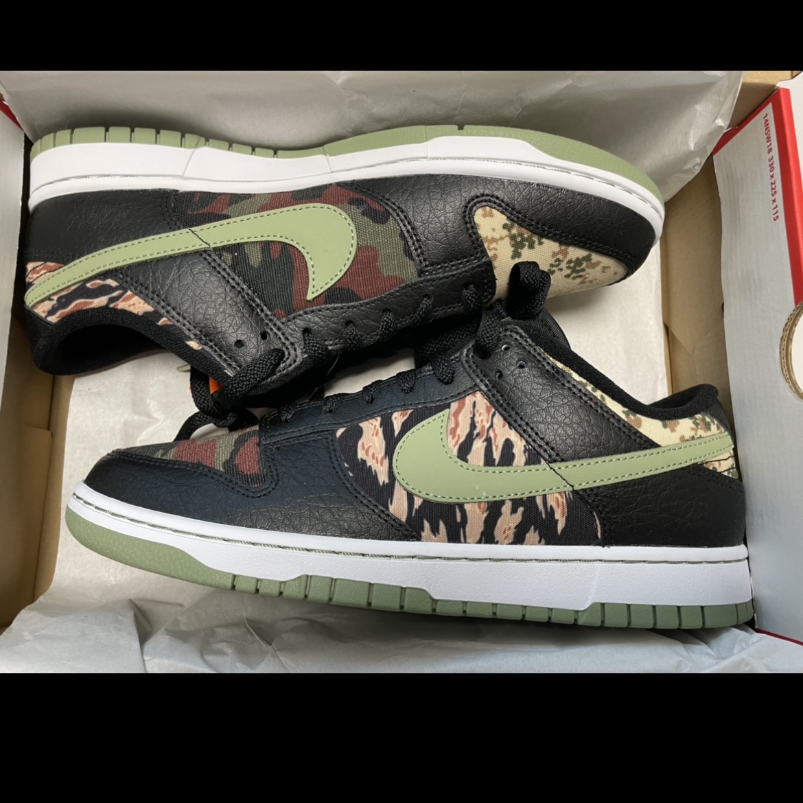 Nike Dunk Low SE Black Multi Camo 착용 스타일
