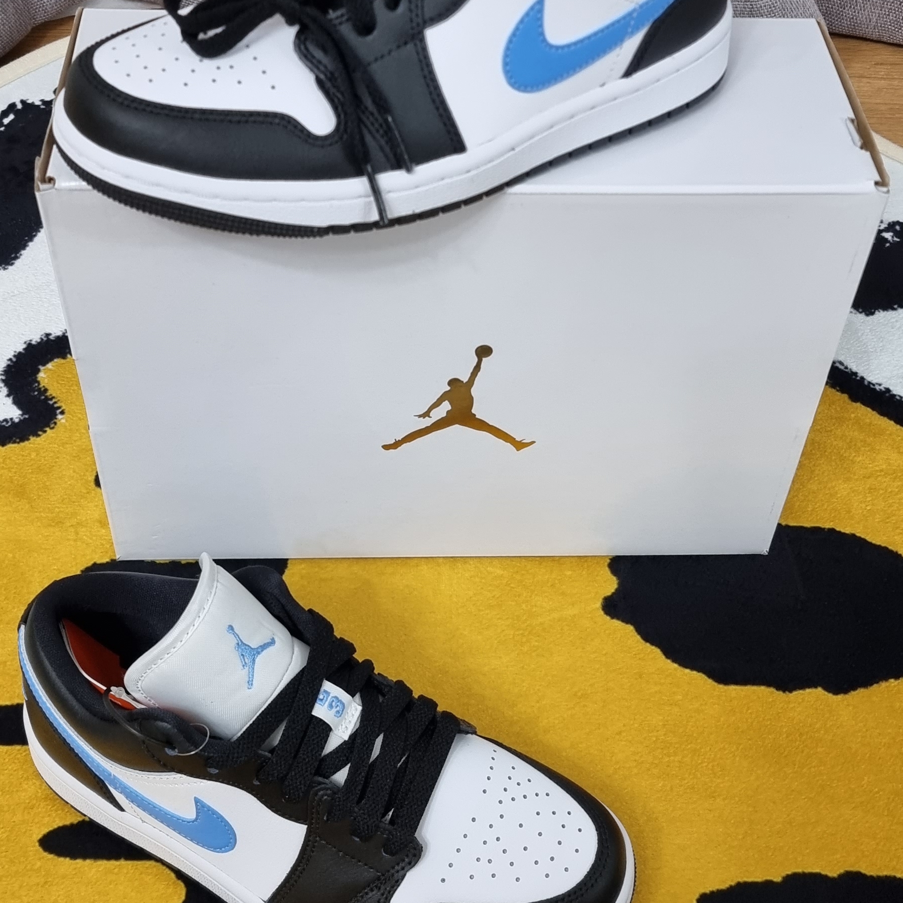 (W) Jordan 1 Low Black University Blue 착용 스타일