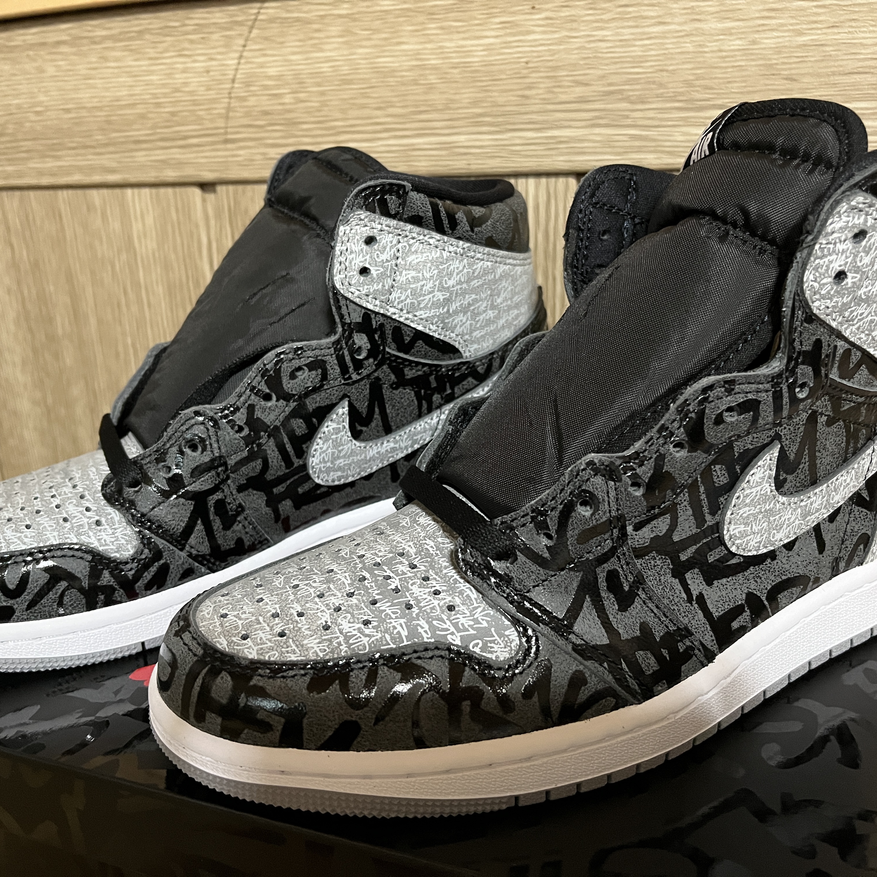 Jordan 1 Retro High OG Rebellionaire 착용 스타일 - 1