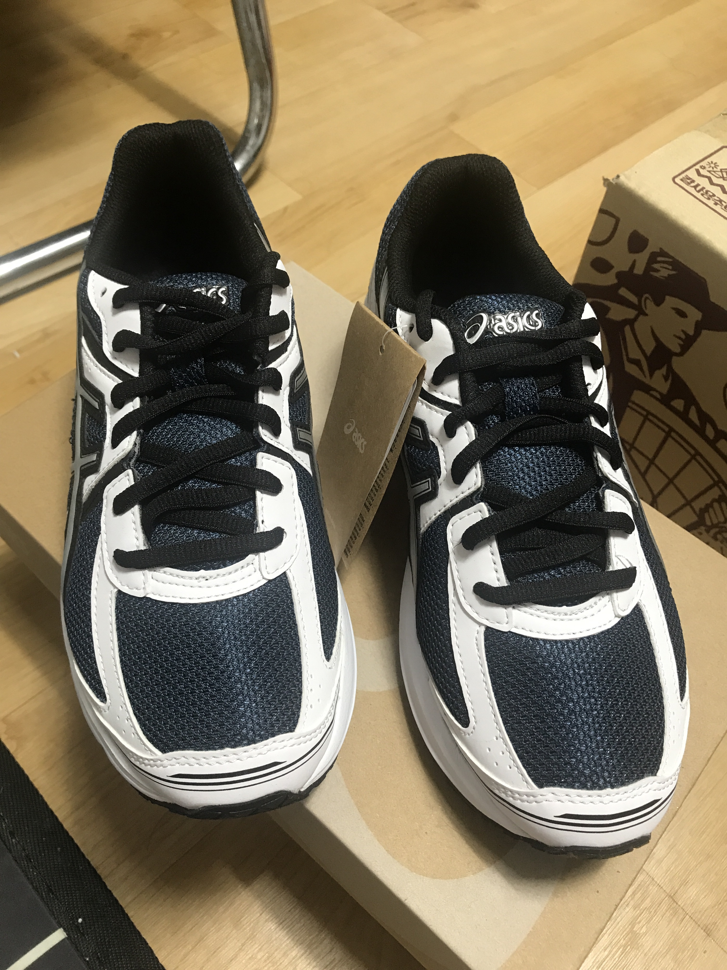 Asics Jog 100 S Navy Pure Silver - 2E Wide 착용 스타일 - 5