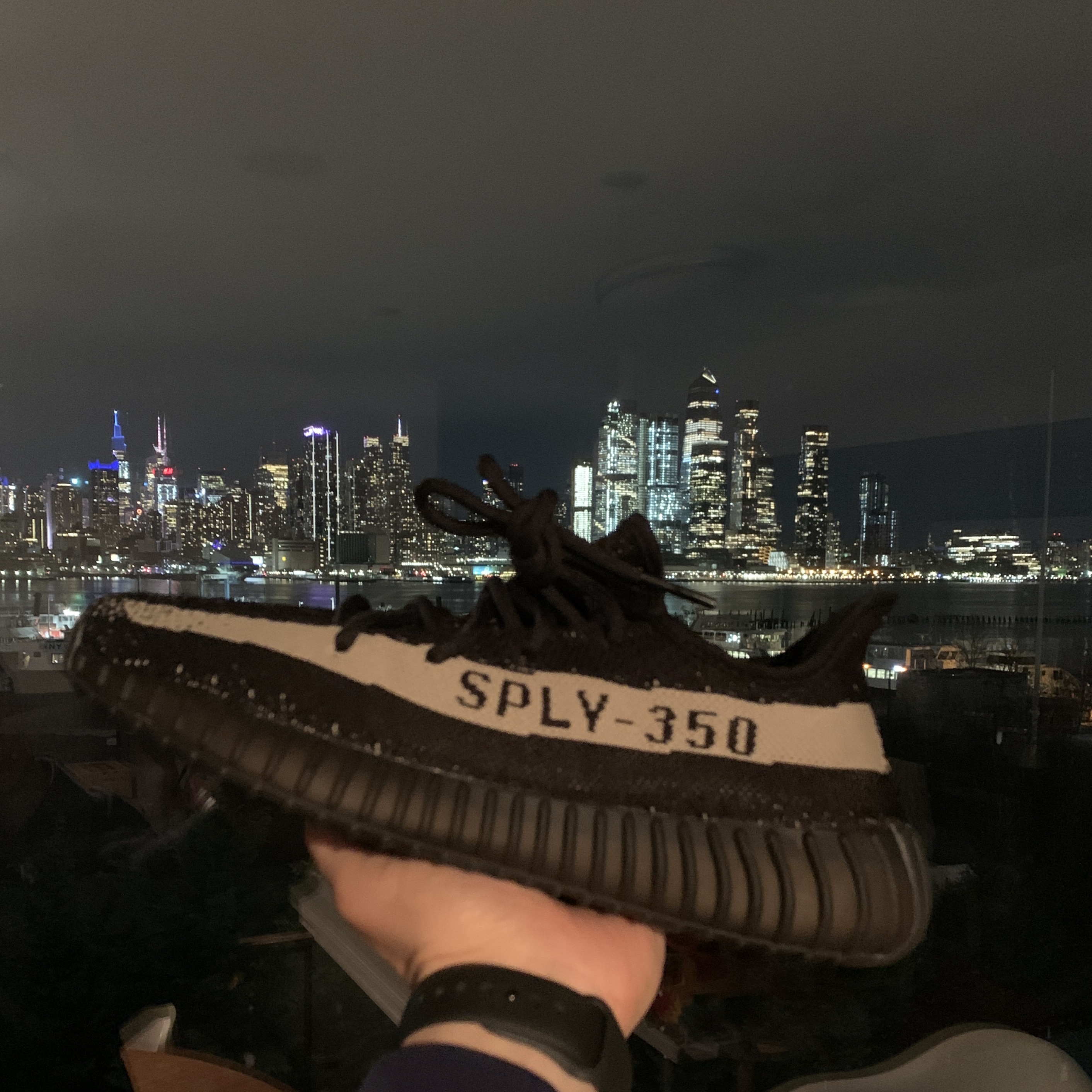 Adidas Yeezy Boost 350 V2 Core Black White 2022 착용 스타일