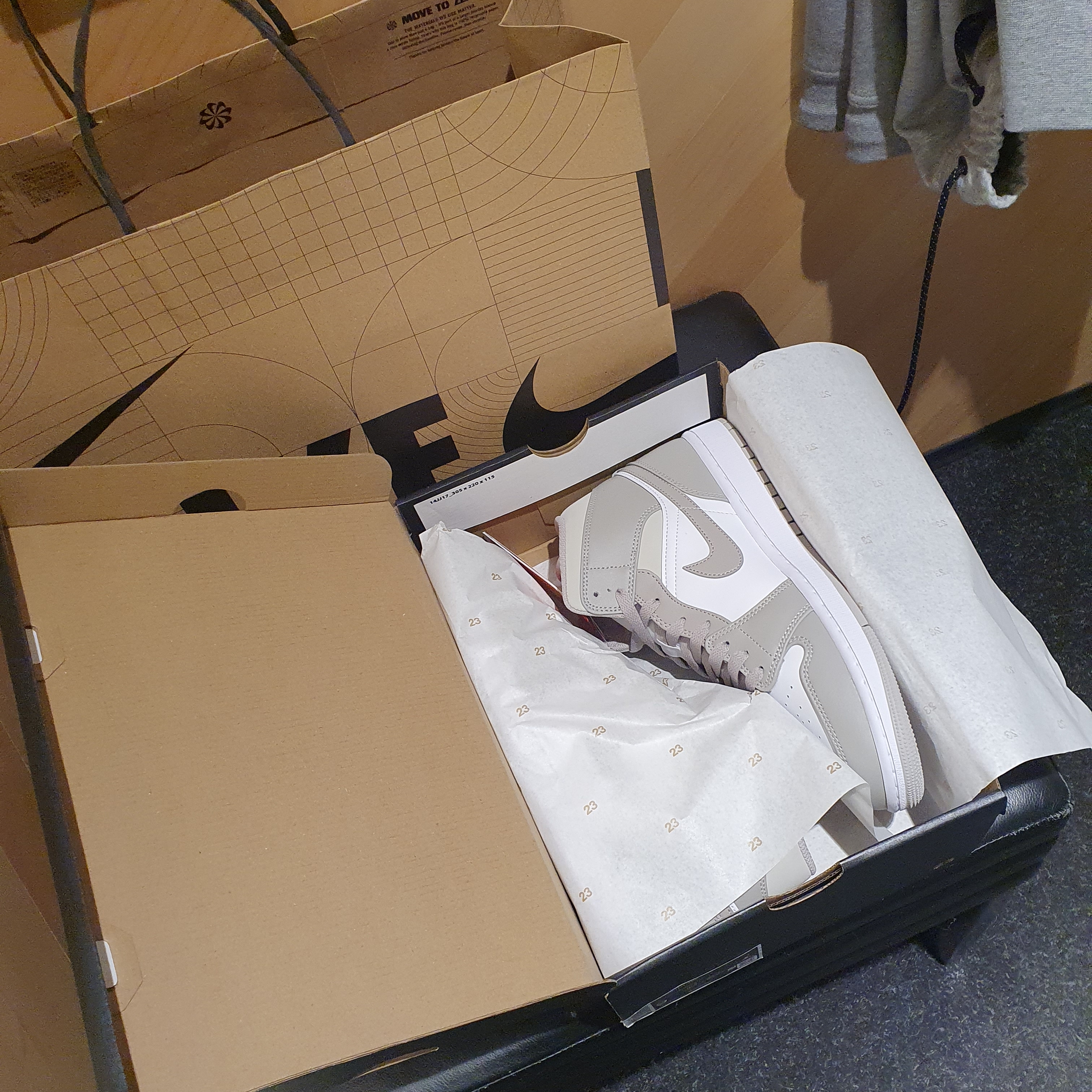 Jordan 1 Mid College Grey 착용 스타일 - 2