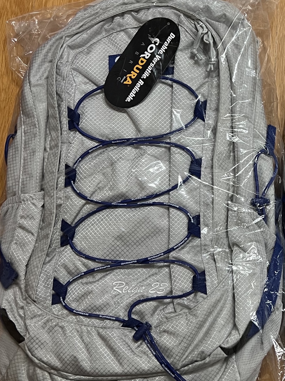 Supreme Backpack Silver - 22SS 착용 스타일