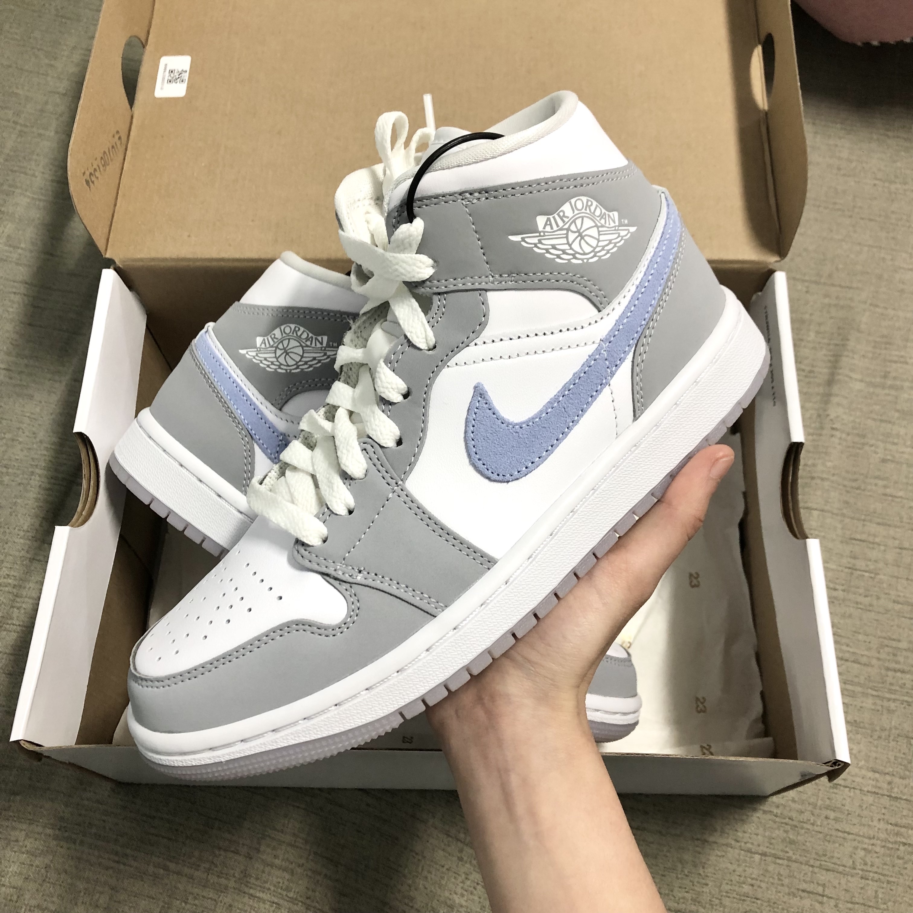 (W) Jordan 1 Mid Wolf Grey 착용 스타일 - 1