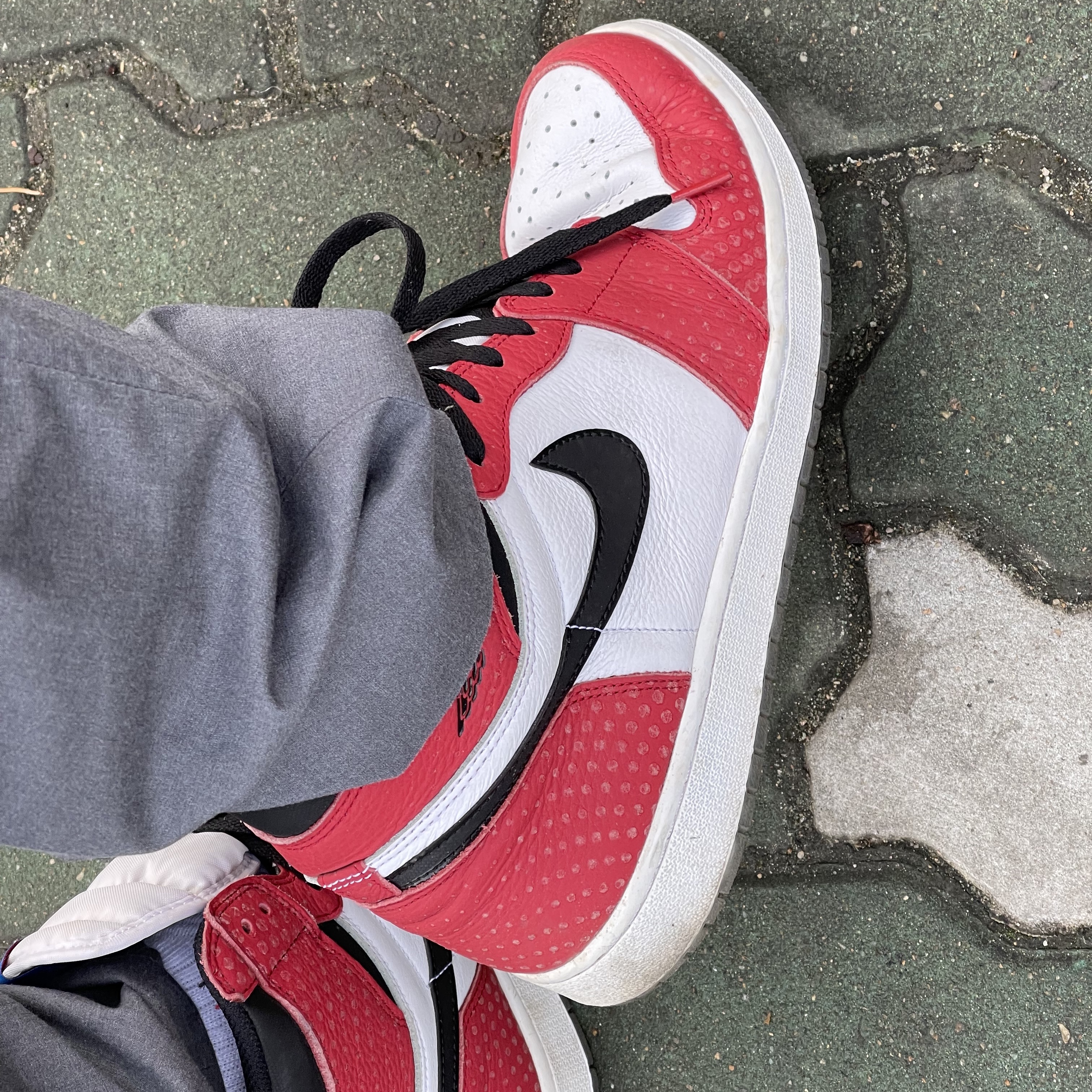 Jordan 1 Retro High Spider-Man Origin Story 착용 스타일 - 3