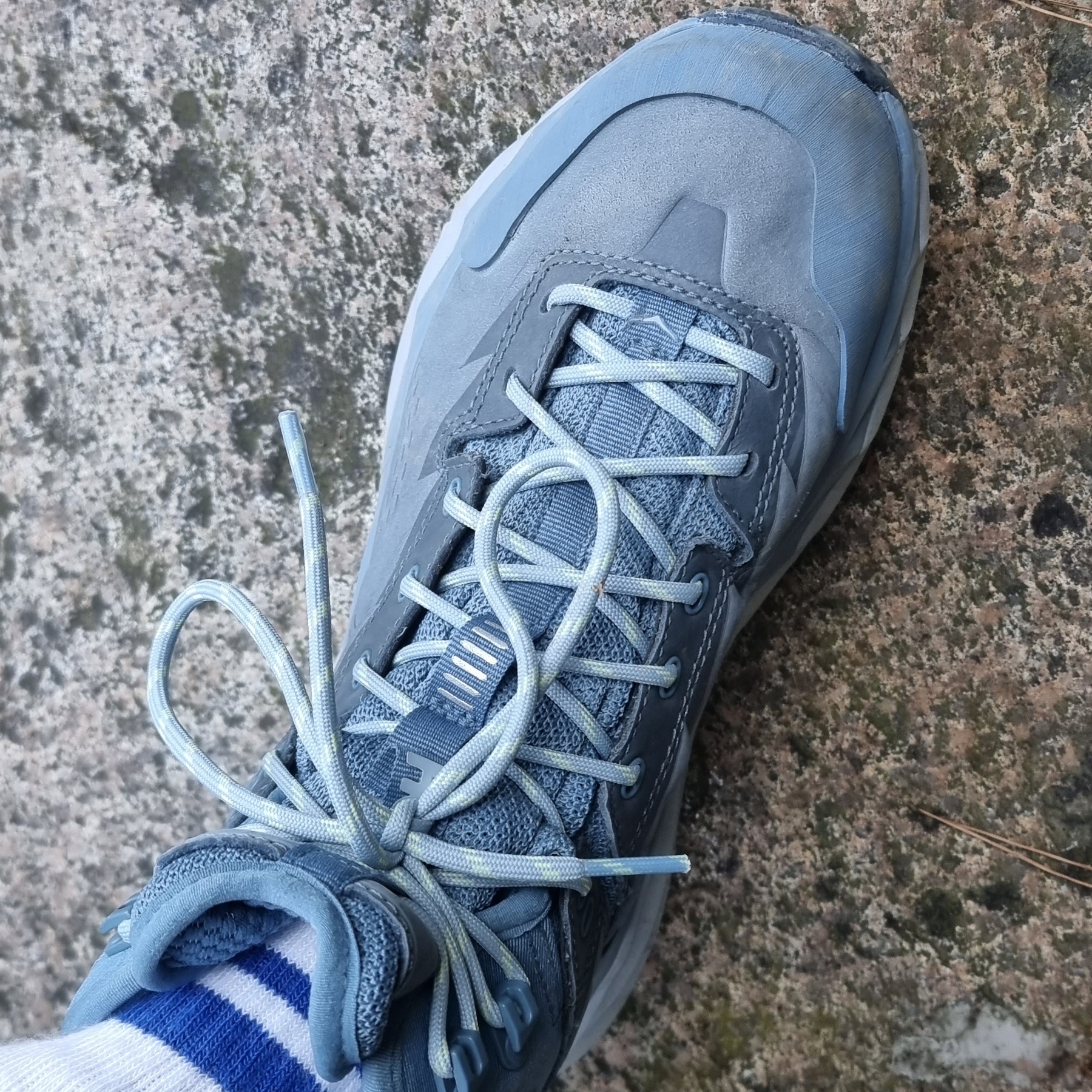 (W) Hoka Kaha Gore-Tex Provincial Blue 착용 스타일