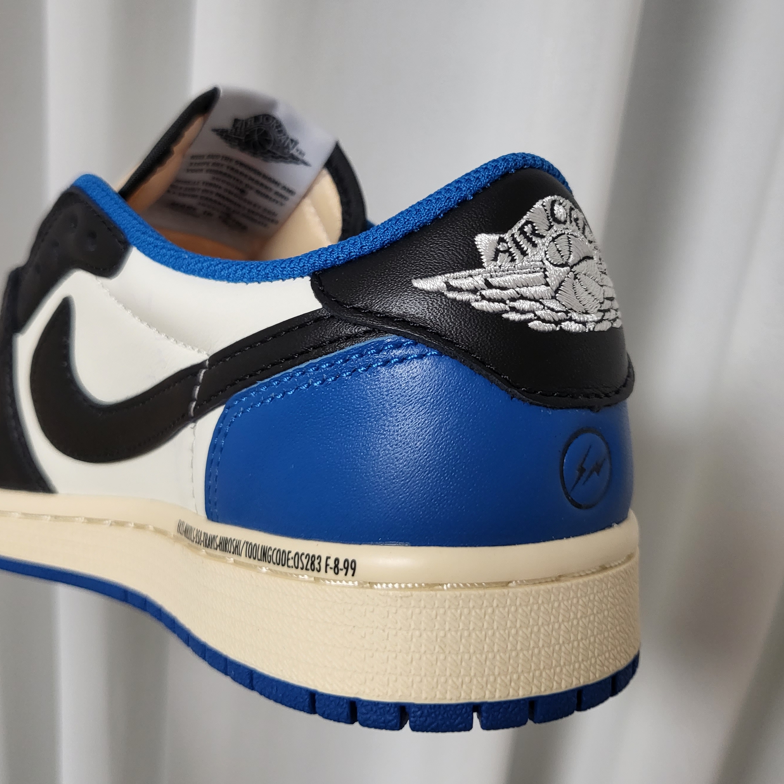 Jordan 1 x Travis Scott x Fragment Retro Low OG SP Military Blue 착용 스타일 - 2