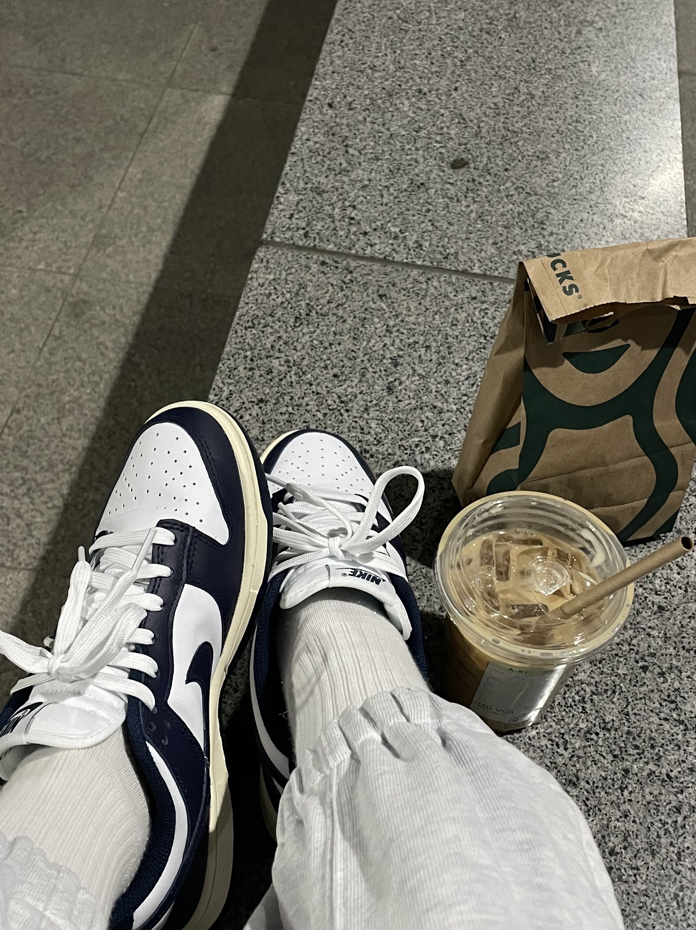 (W) Nike Dunk Low Vintage Midnight Navy 착용 스타일 - 2