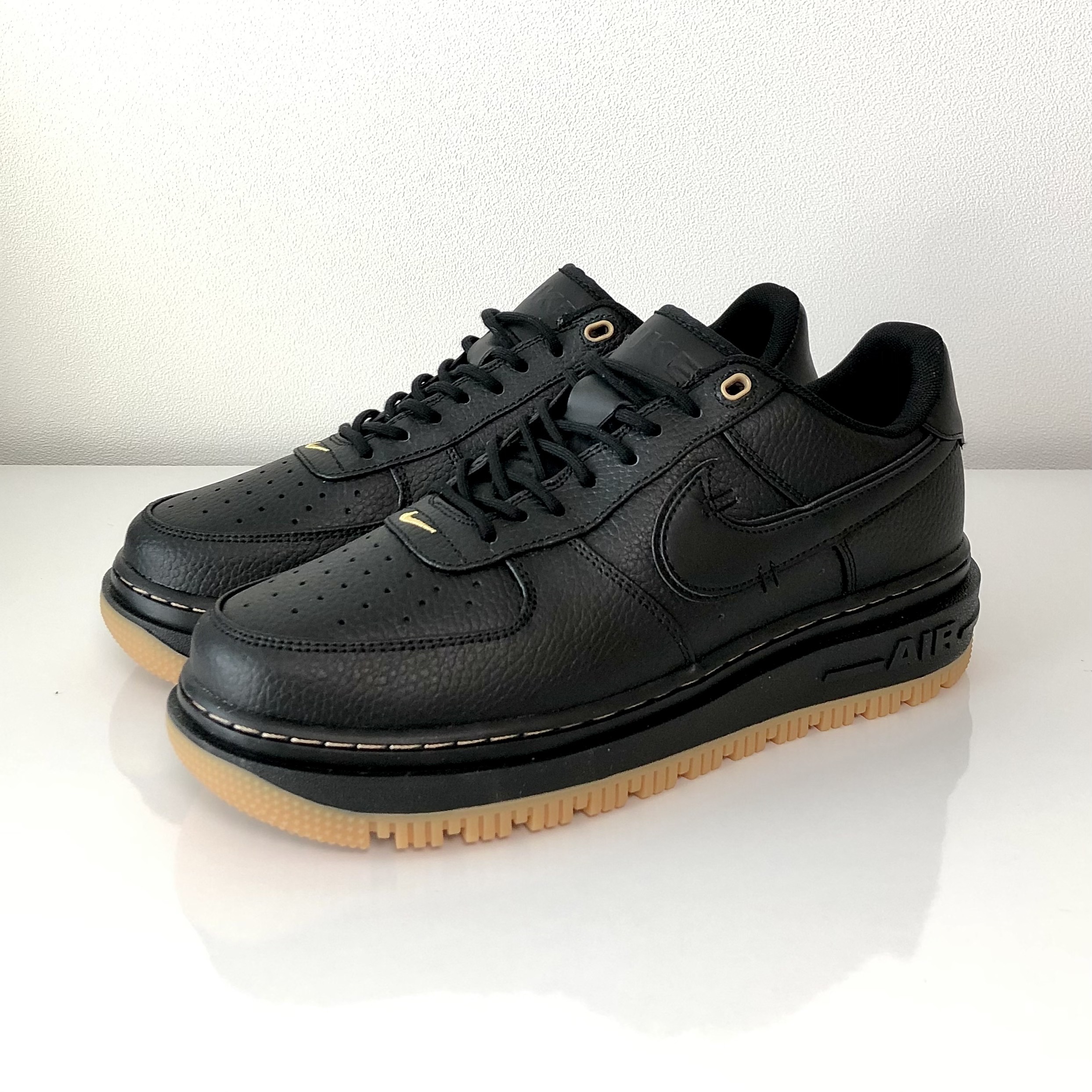 Nike Air Force 1 Luxe Black 착용 스타일