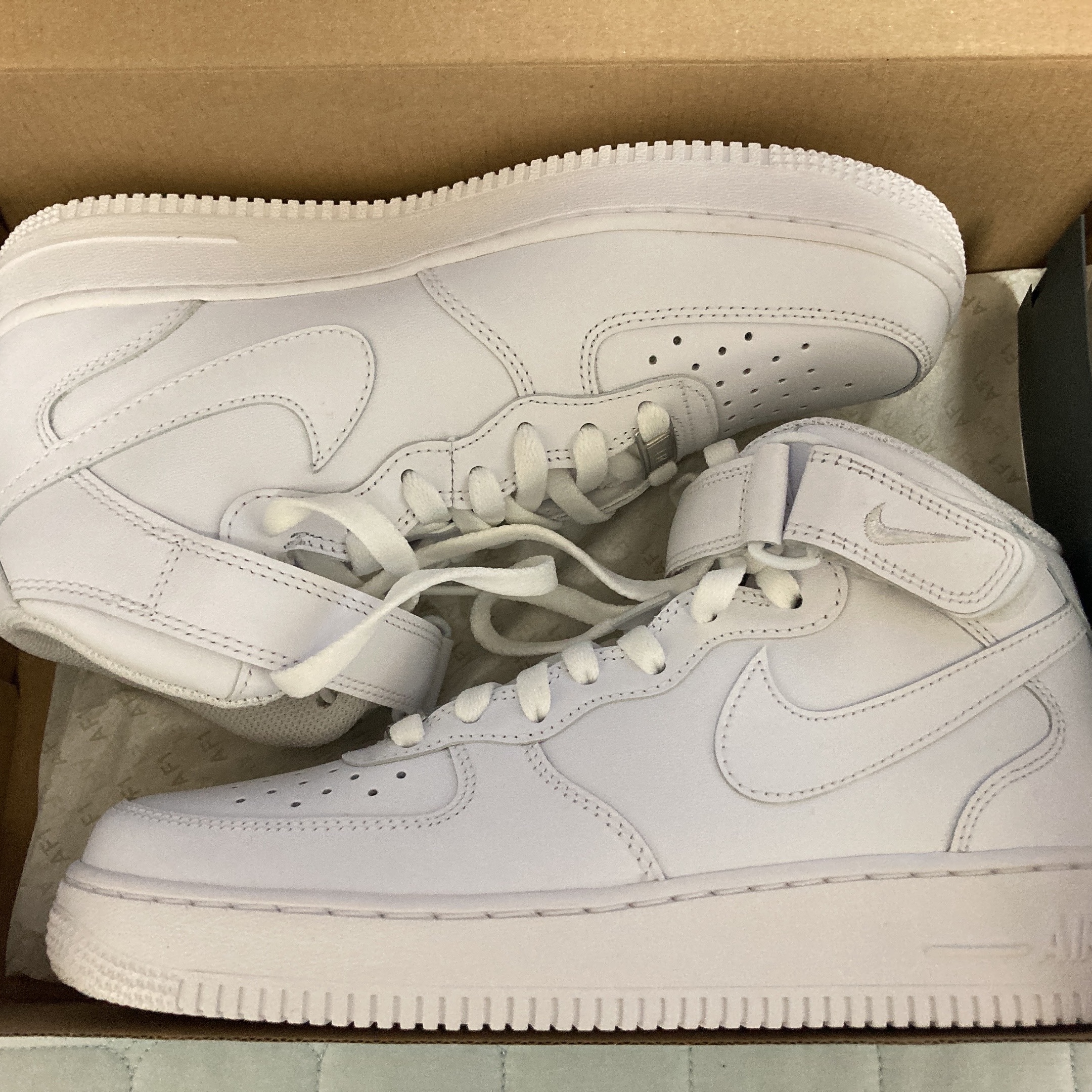 Nike Air Force 1 Mid '07 White 착용 스타일