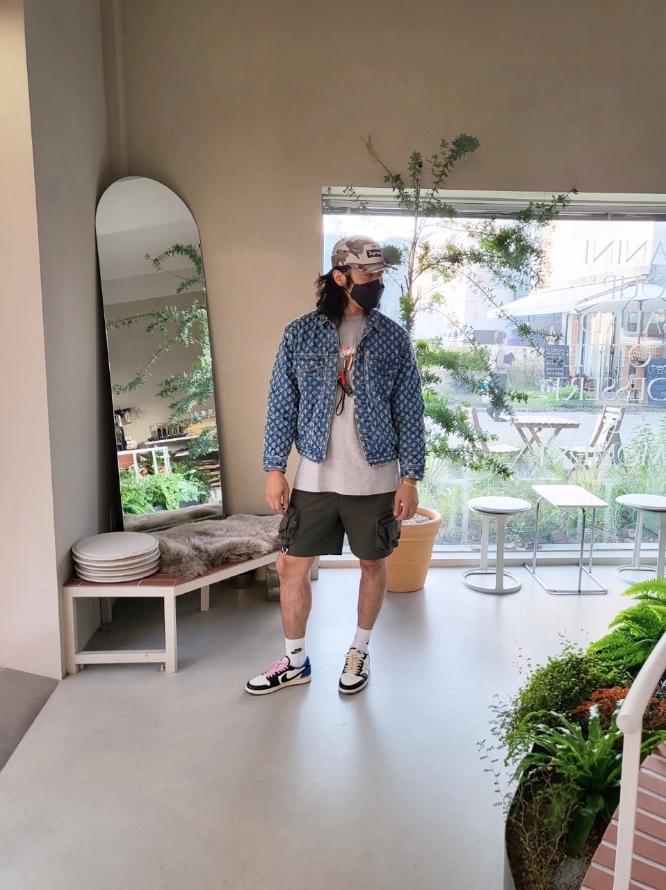 Supreme Hole Punch Denim Trucker Jacket Blue - 20SS, Jordan 1 x Travis Scott x Fragment Retro Low OG SP Military Blue 착용 스타일 - 4