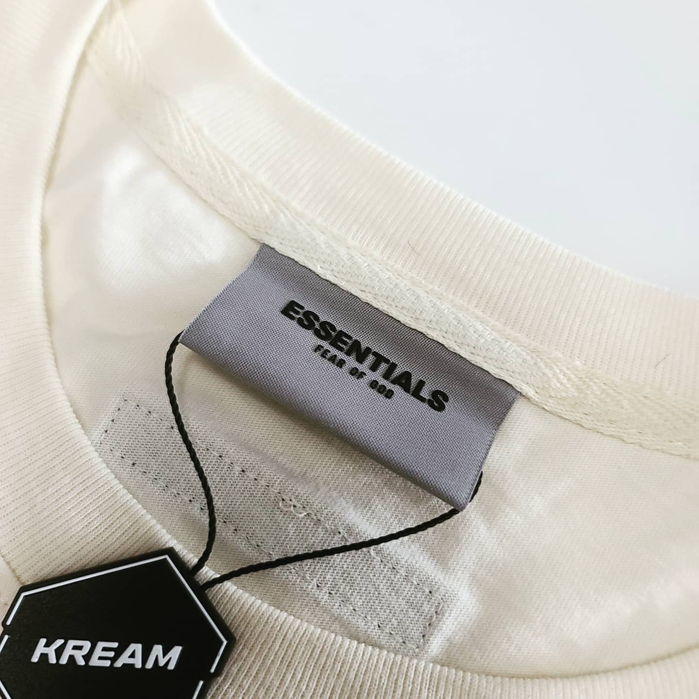 Essentials T-Shirt Cream - 21SS 착용 스타일 - 2