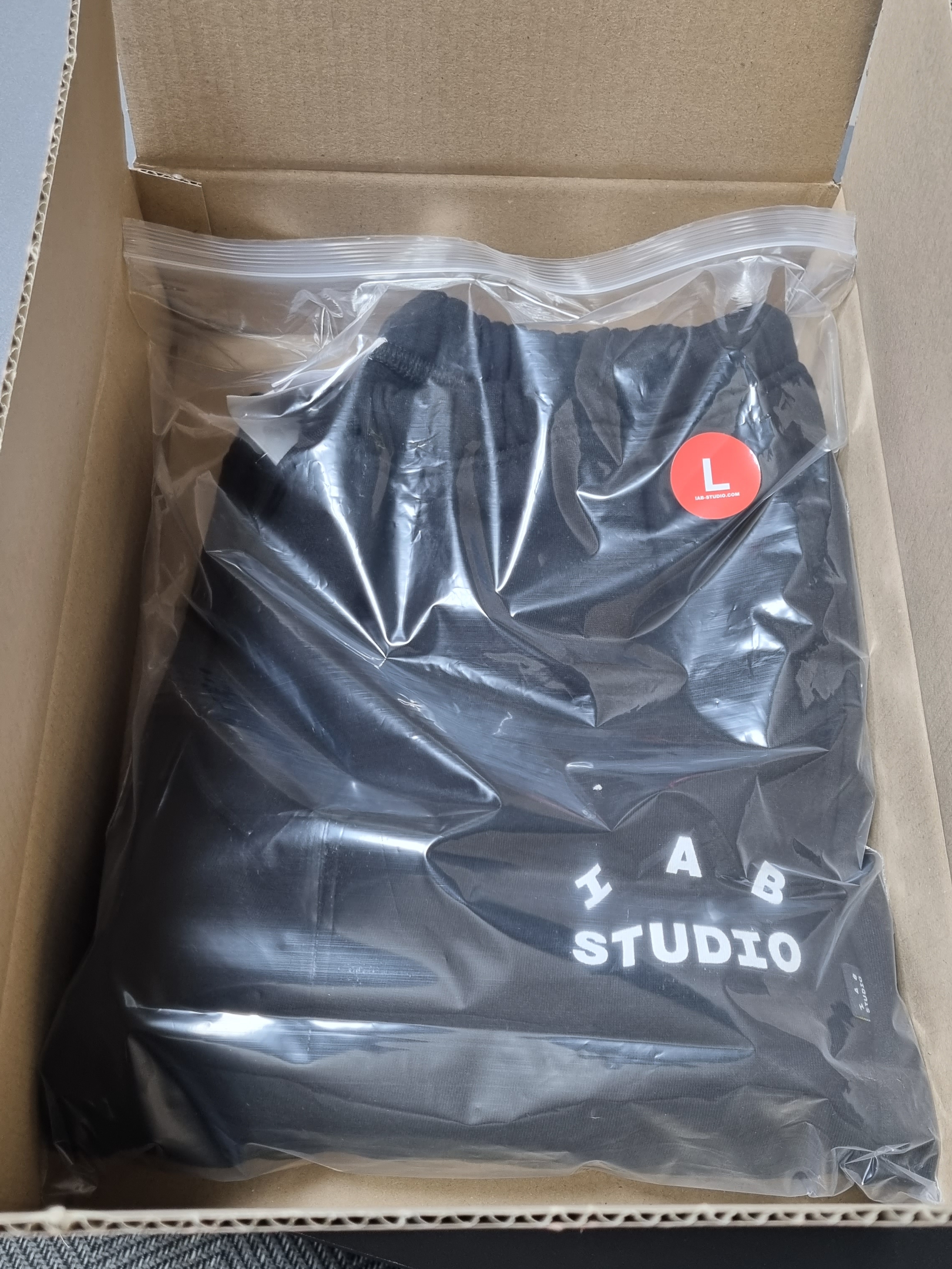IAB Studio Sweatpants Black White - 22SS 착용 스타일