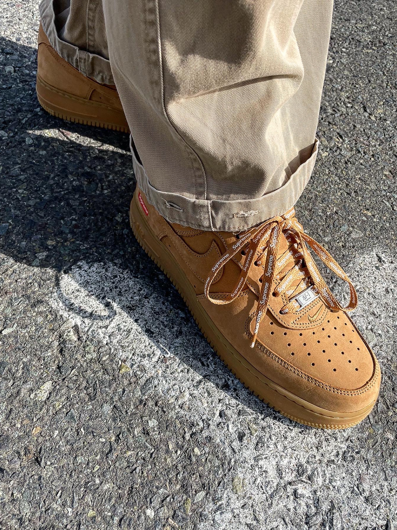 Nike x Supreme Air Force 1 Low Flax 착용 스타일 - 4