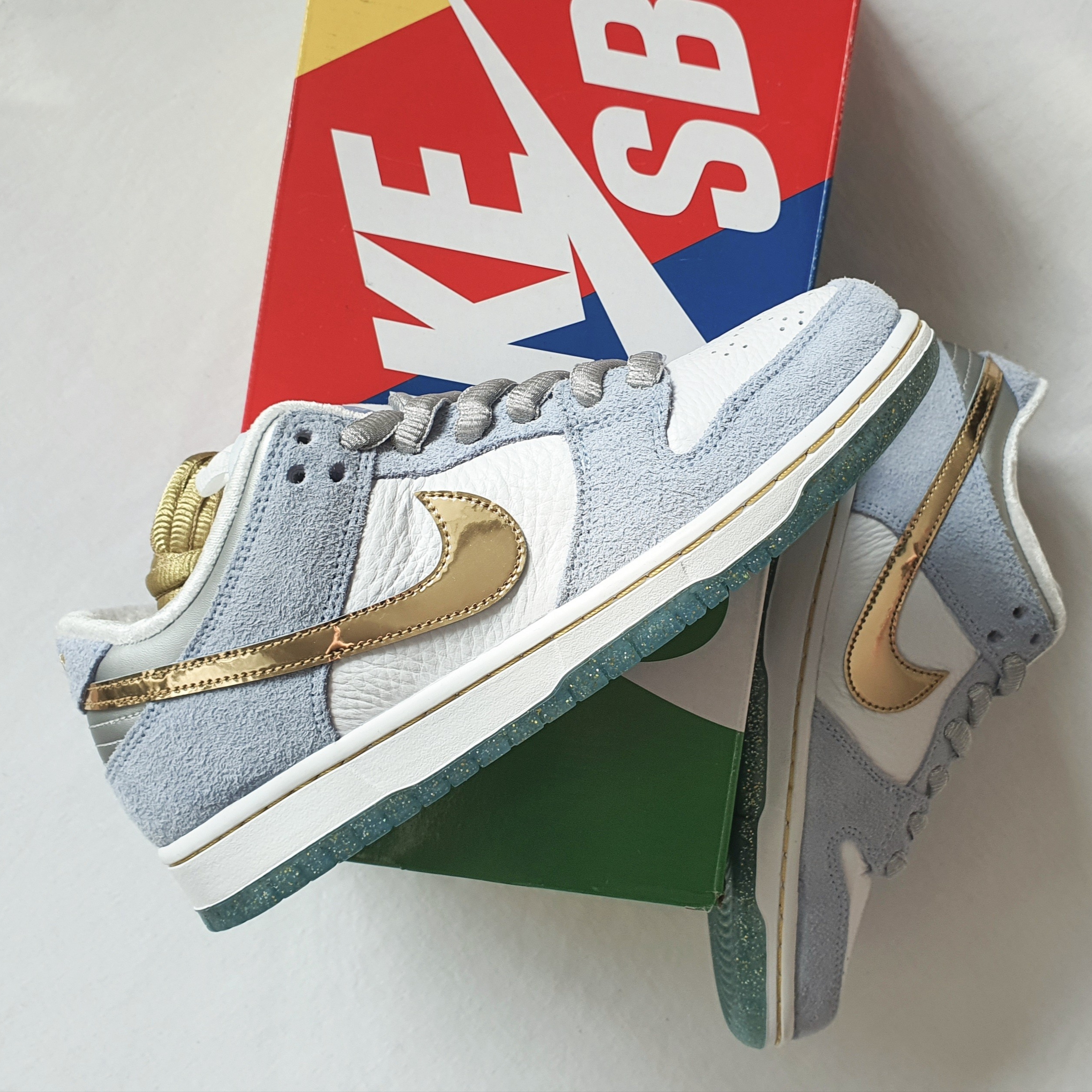 Nike x Sean Cliver SB Dunk Low Holiday Special 착용 스타일 - 5