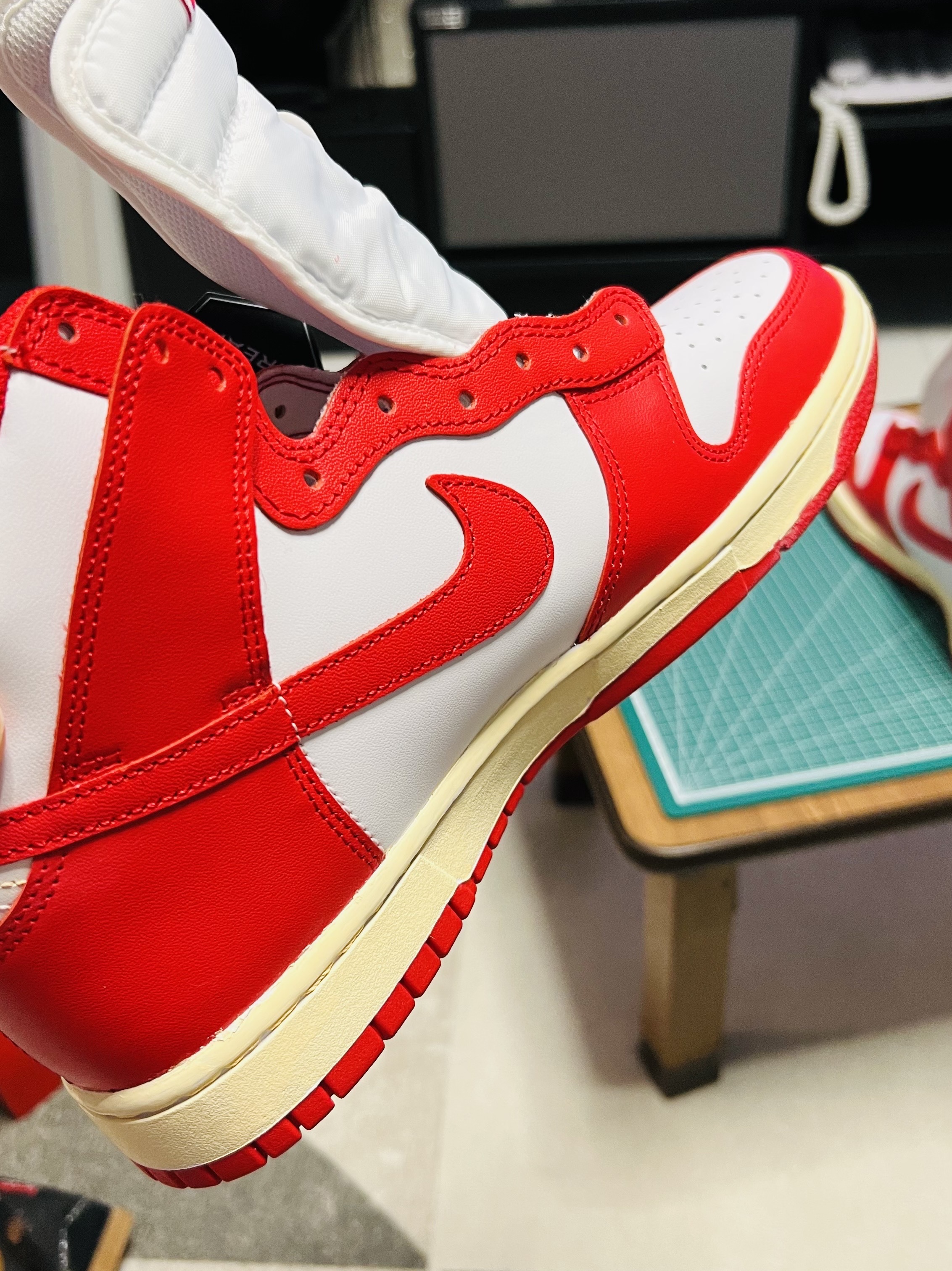 Nike Dunk High Retro Championship White and Red 착용 스타일 - 2